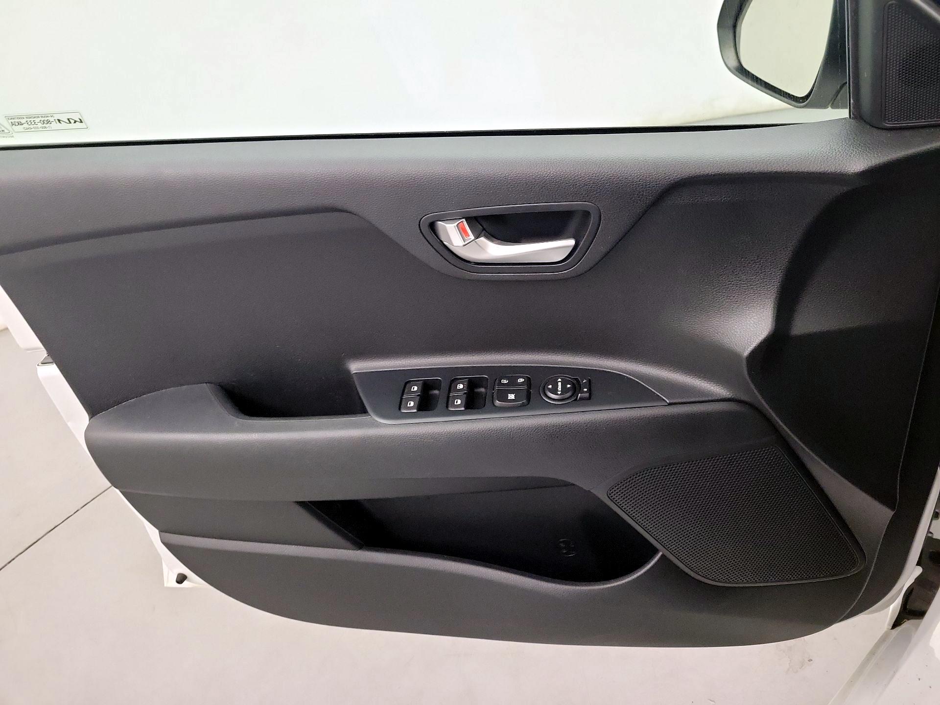 Thumbnail: 2022 Kia Rio - 10