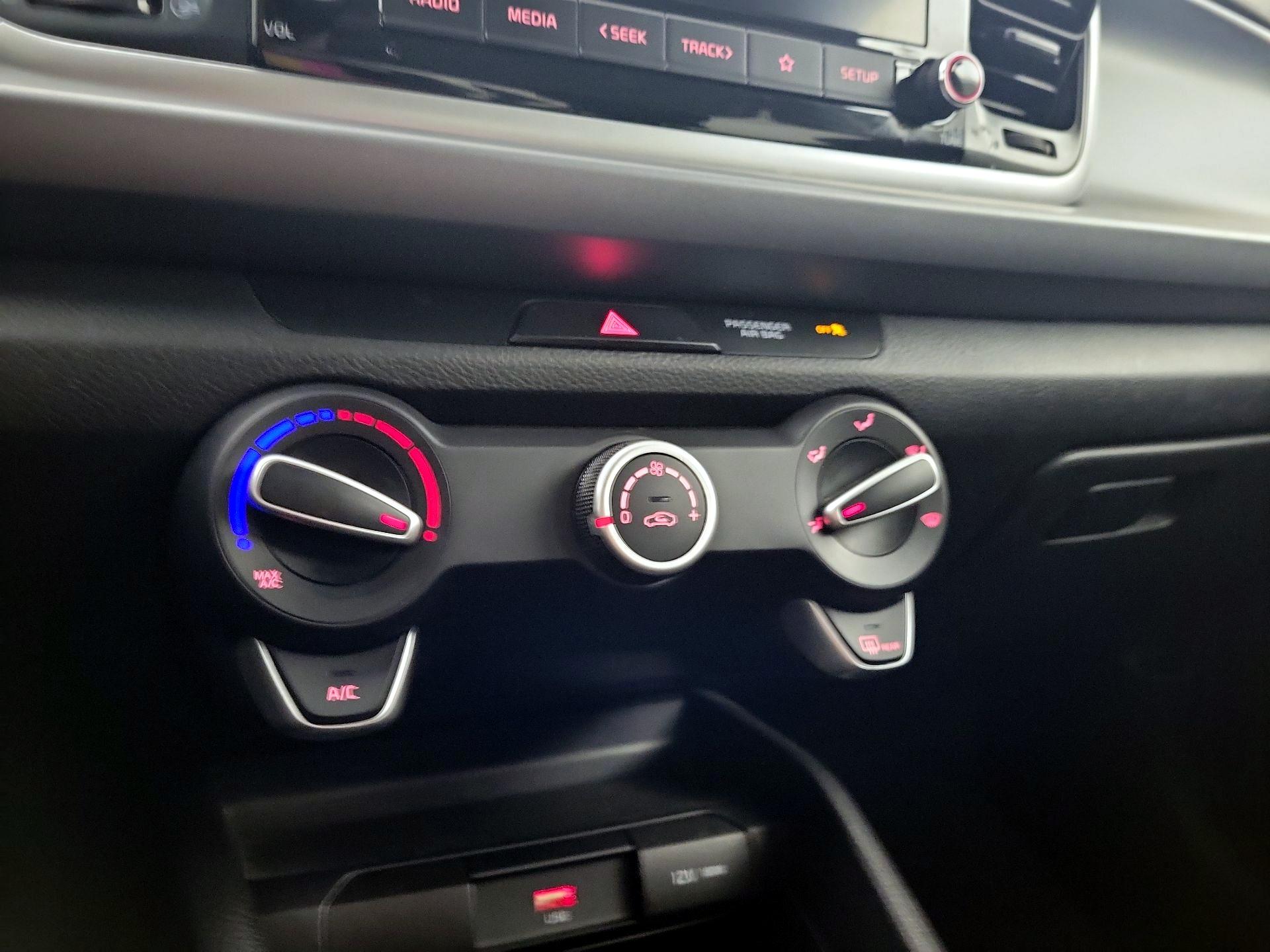 Thumbnail: 2022 Kia Rio - 14