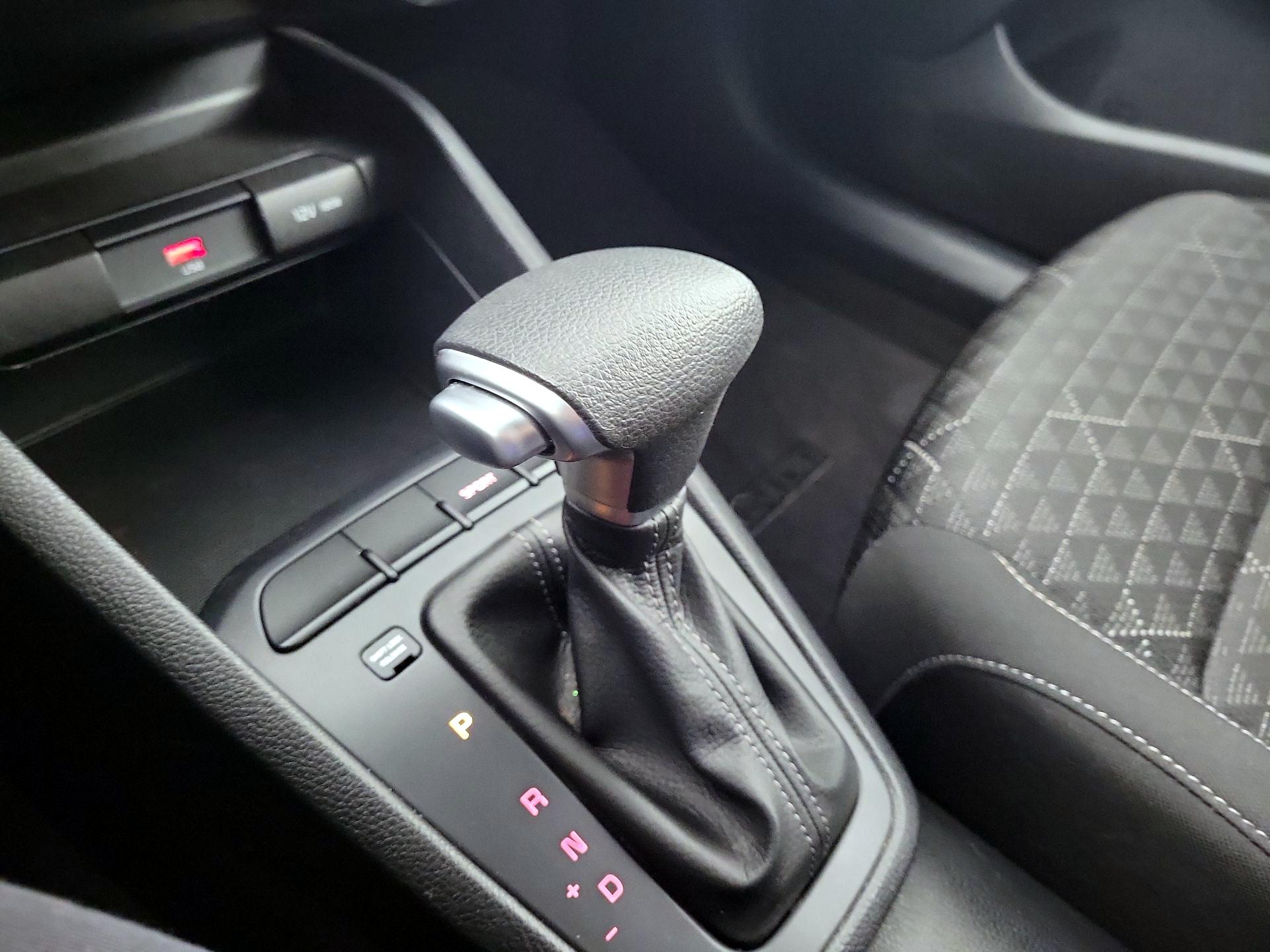 Thumbnail: 2022 Kia Rio - 15