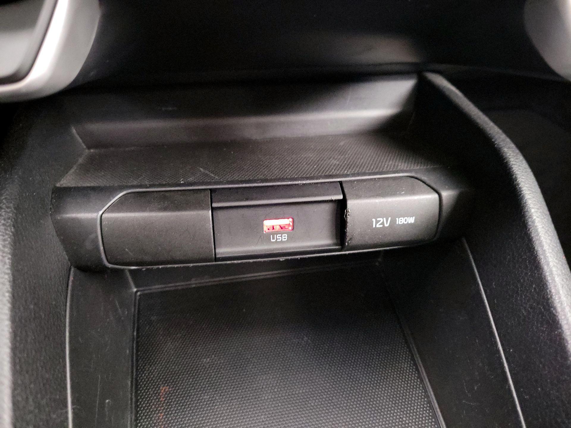 Thumbnail: 2022 Kia Rio - 16