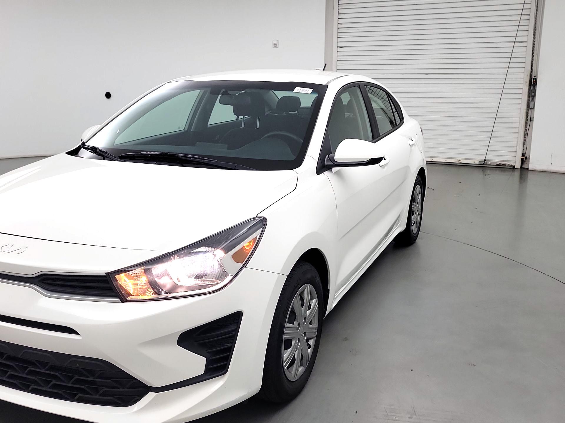 Thumbnail: 2022 Kia Rio - 3