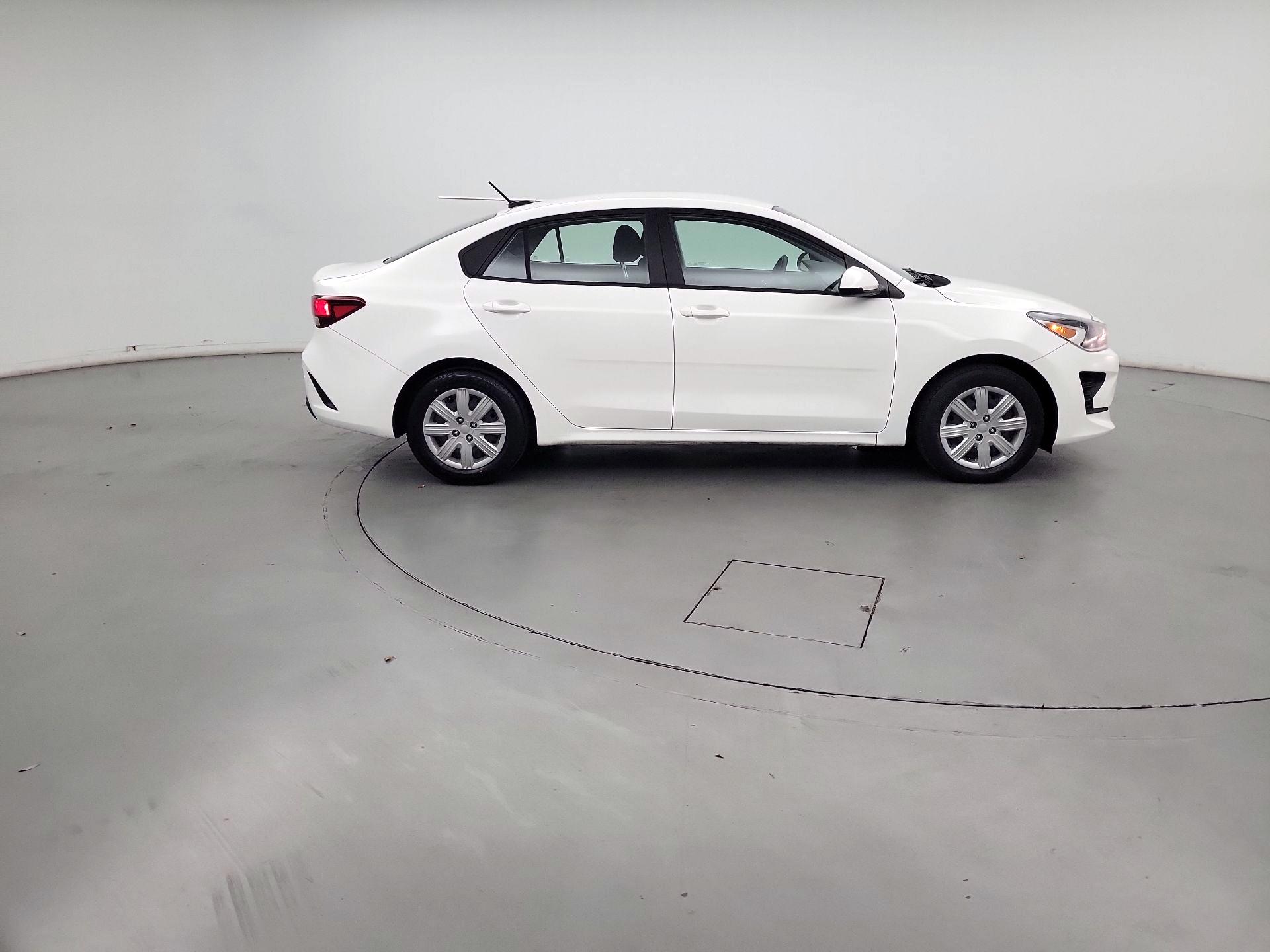 Thumbnail: 2022 Kia Rio - 4