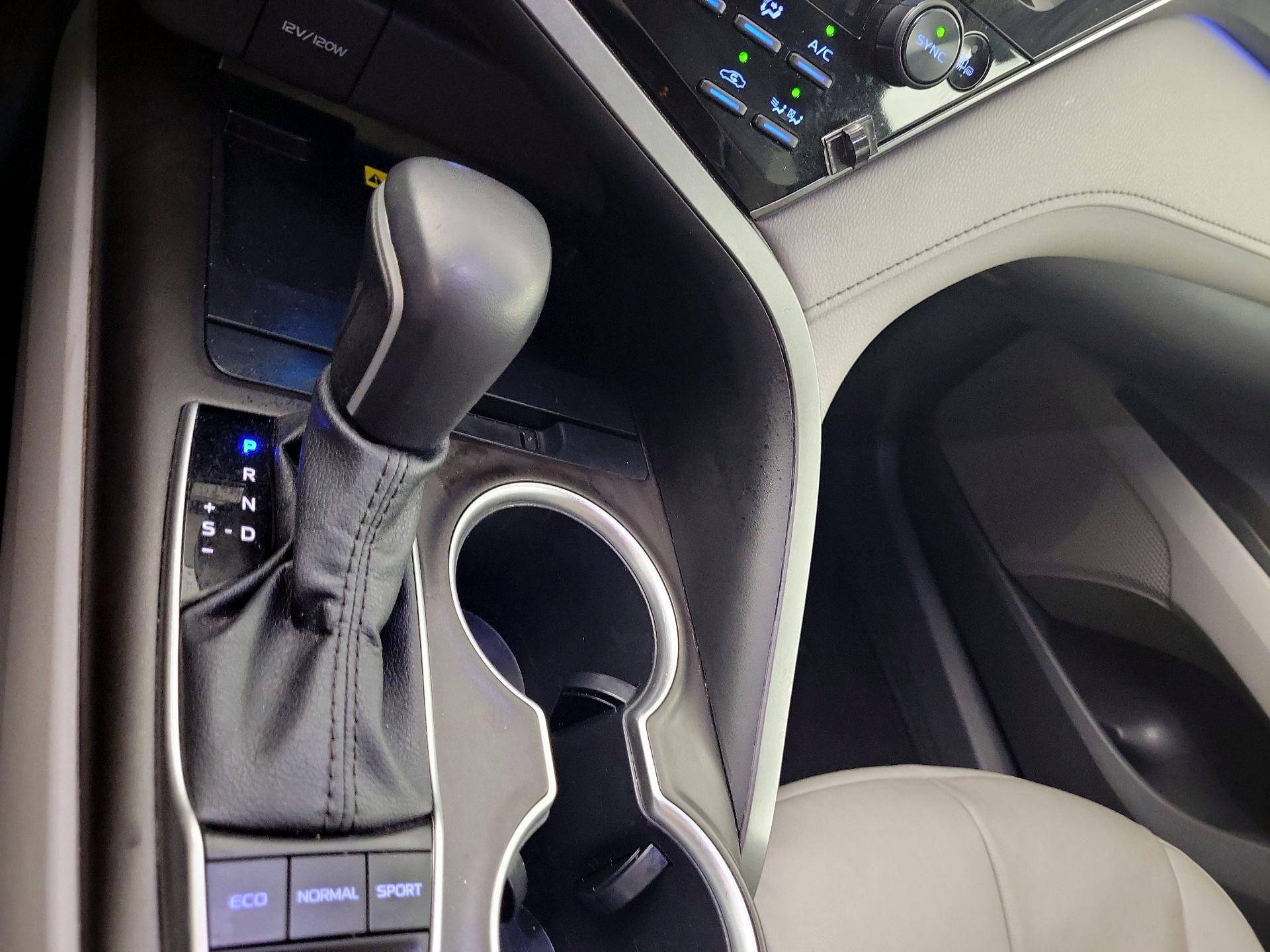 Thumbnail: 2022 Toyota Camry - 15