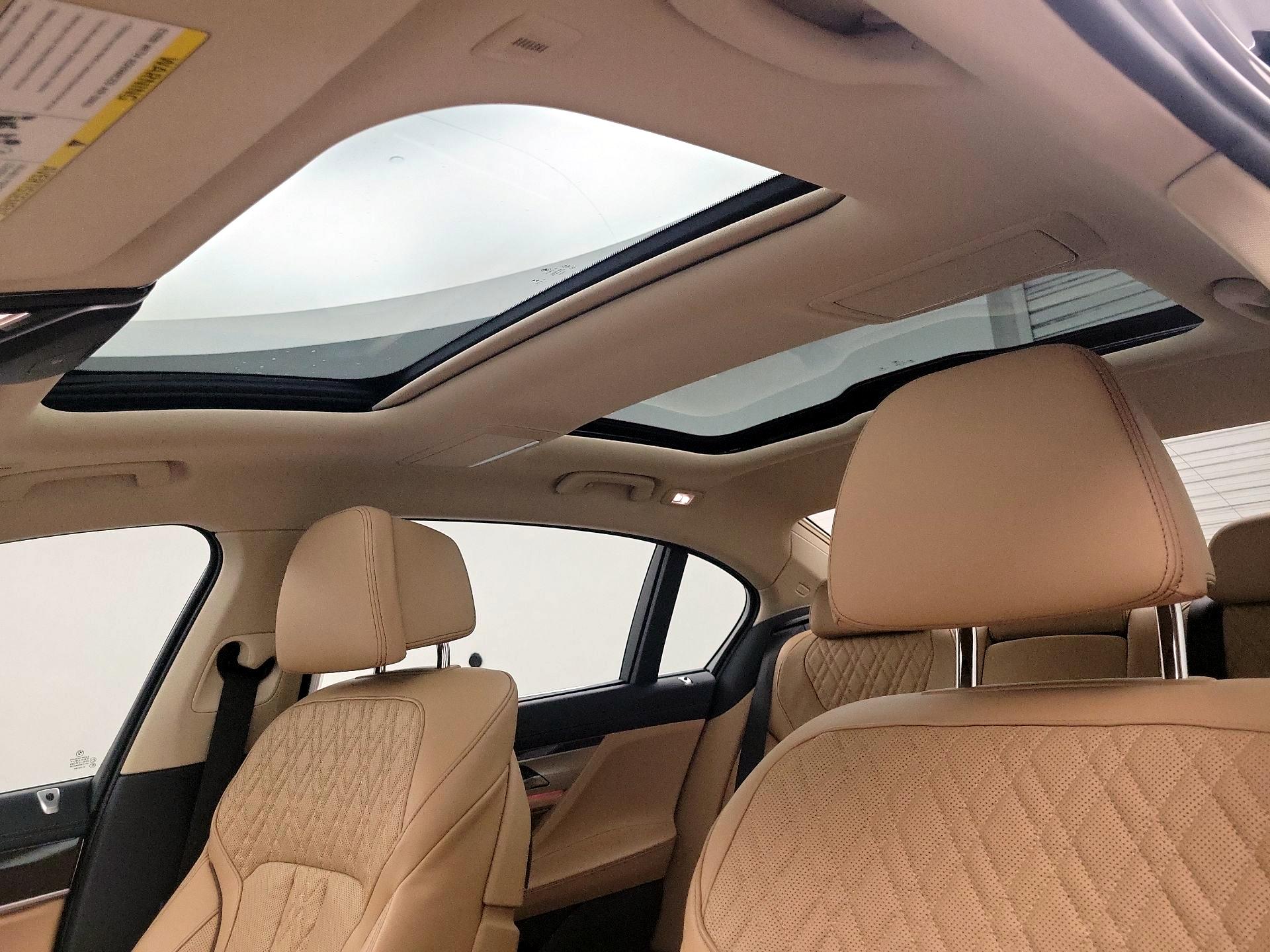 Thumbnail: 2018 BMW 7 Series - 18