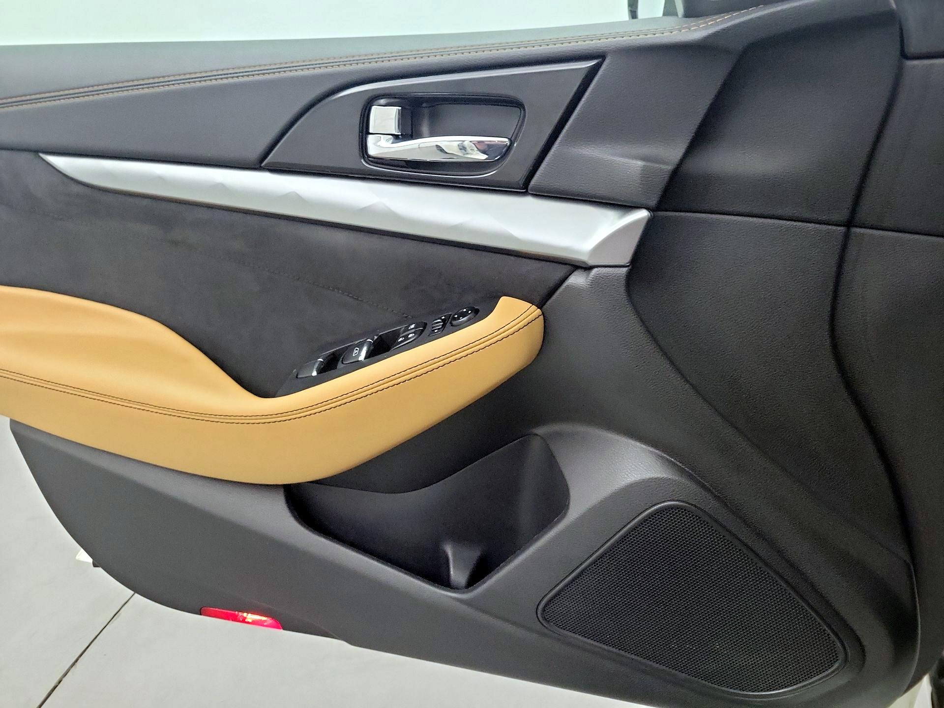 Thumbnail: 2016 Nissan Maxima - 10