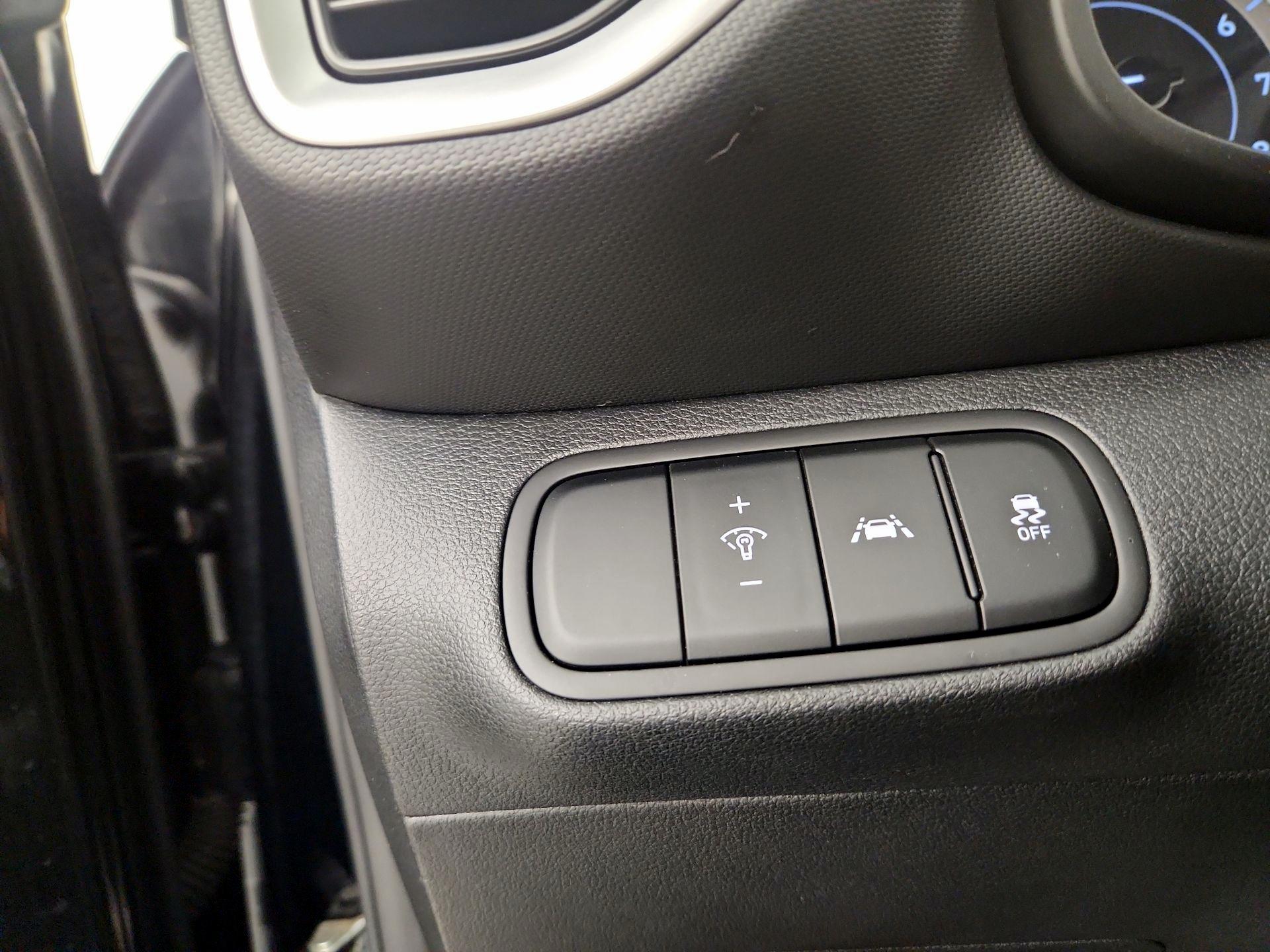 Thumbnail: 2022 Hyundai Venue - 13