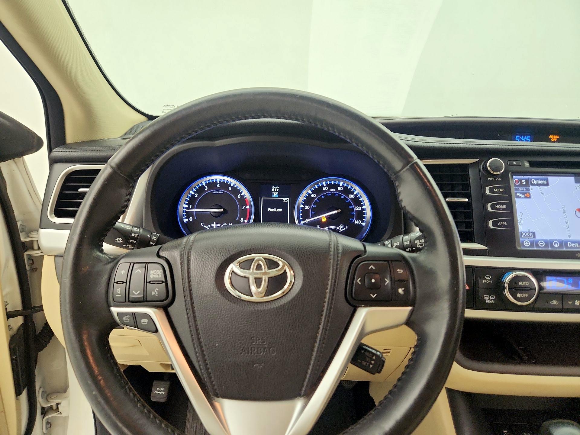 Thumbnail: 2015 Toyota Highlander - 10