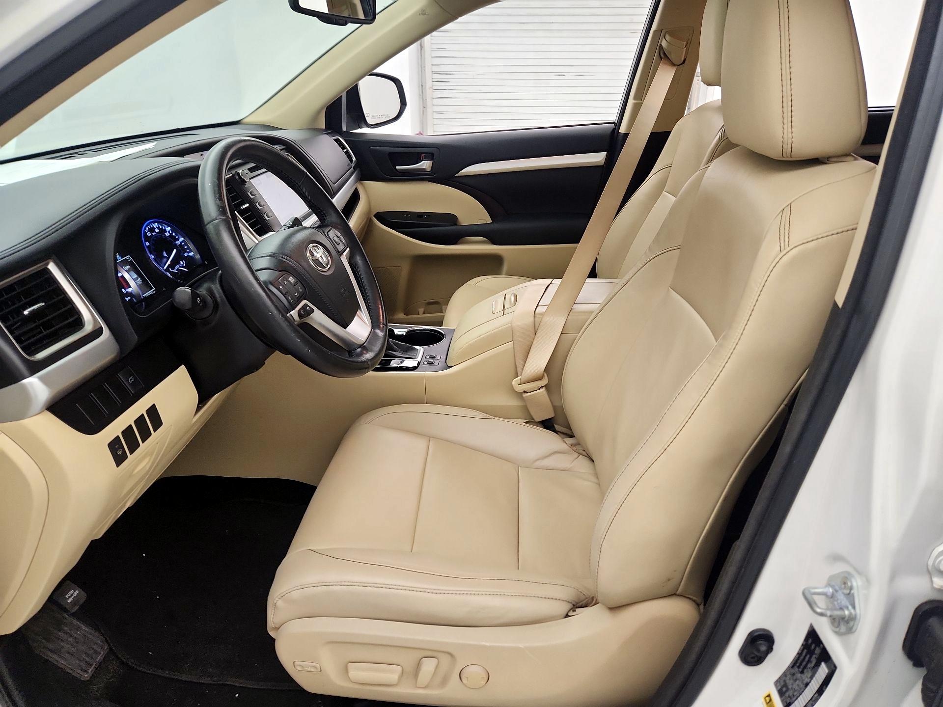 Thumbnail: 2015 Toyota Highlander - 11