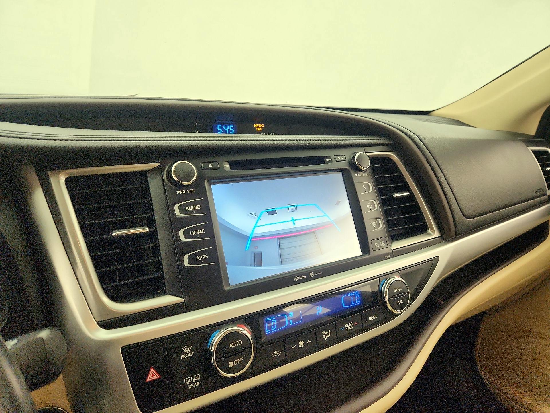 Thumbnail: 2015 Toyota Highlander - 15