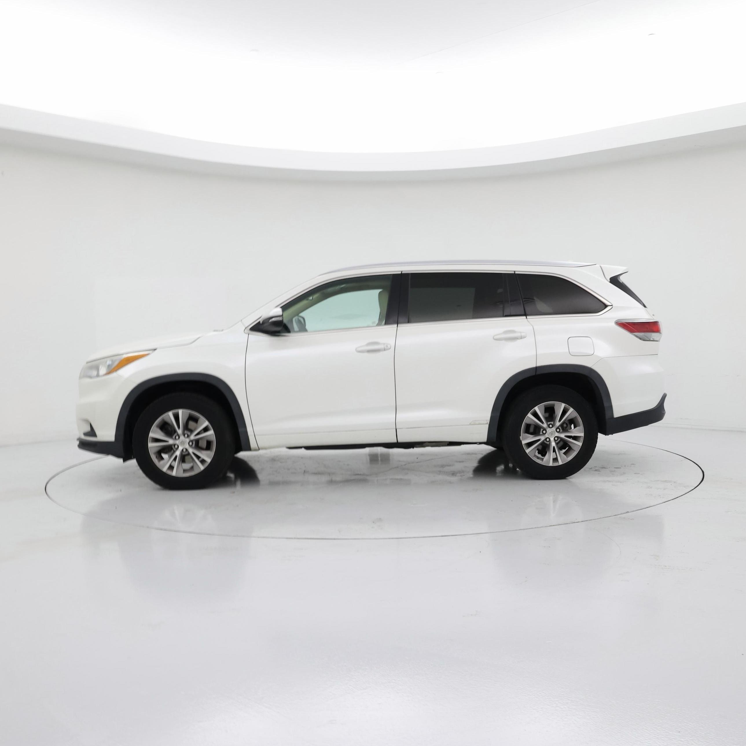 Thumbnail: 2015 Toyota Highlander - 3