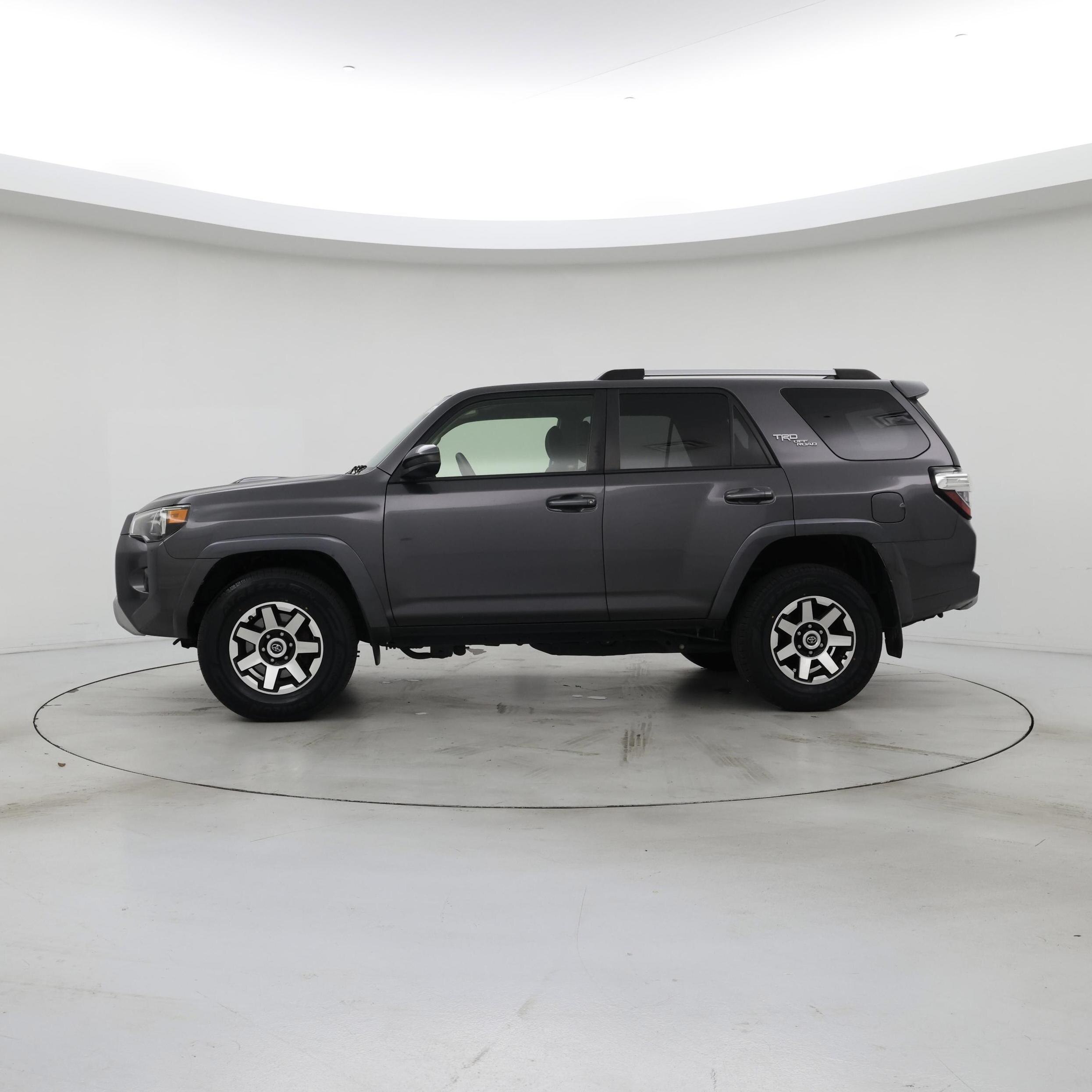 Thumbnail: 2017 Toyota 4Runner - 3
