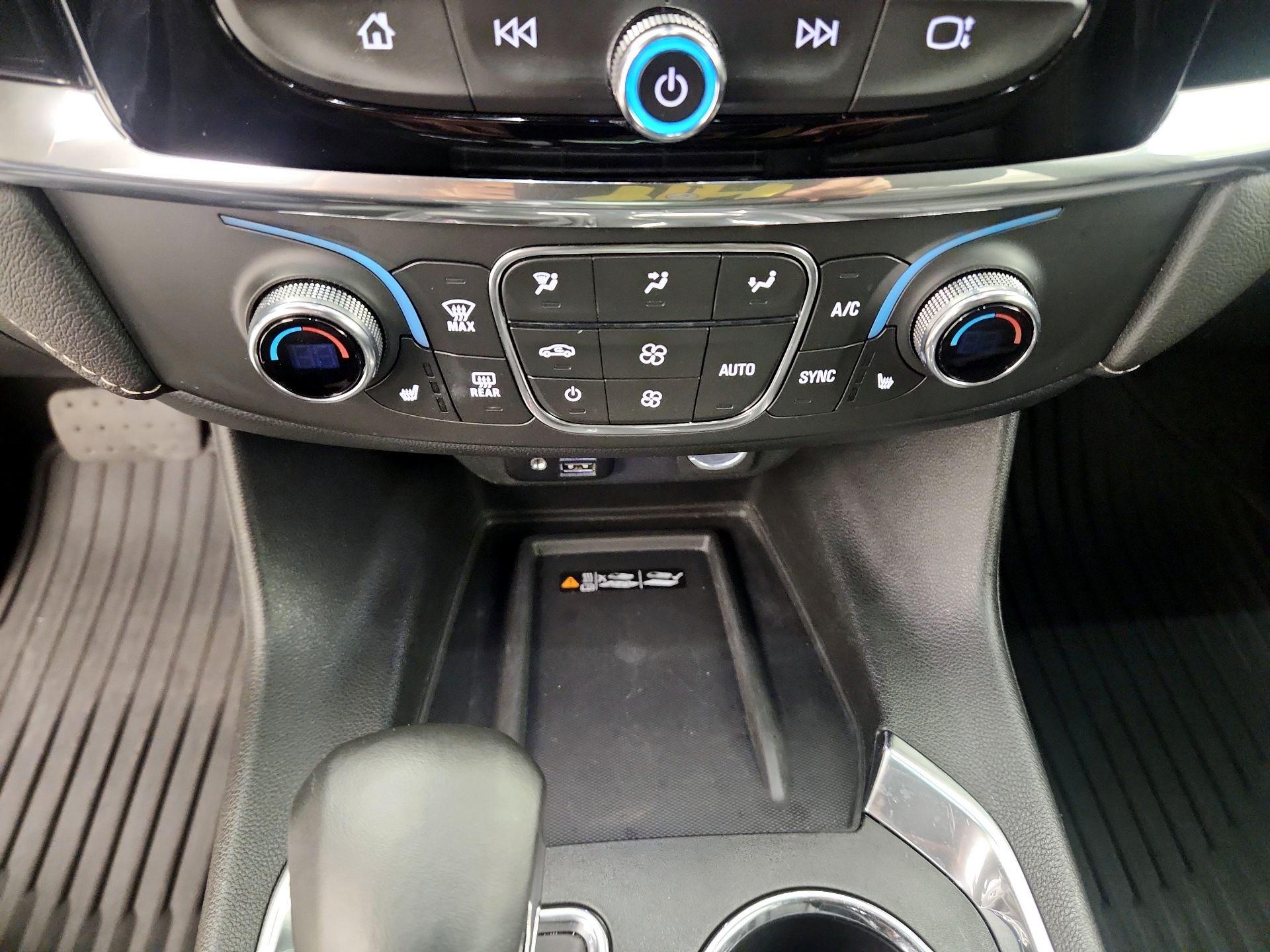 Thumbnail: 2023 Chevrolet Traverse - 16