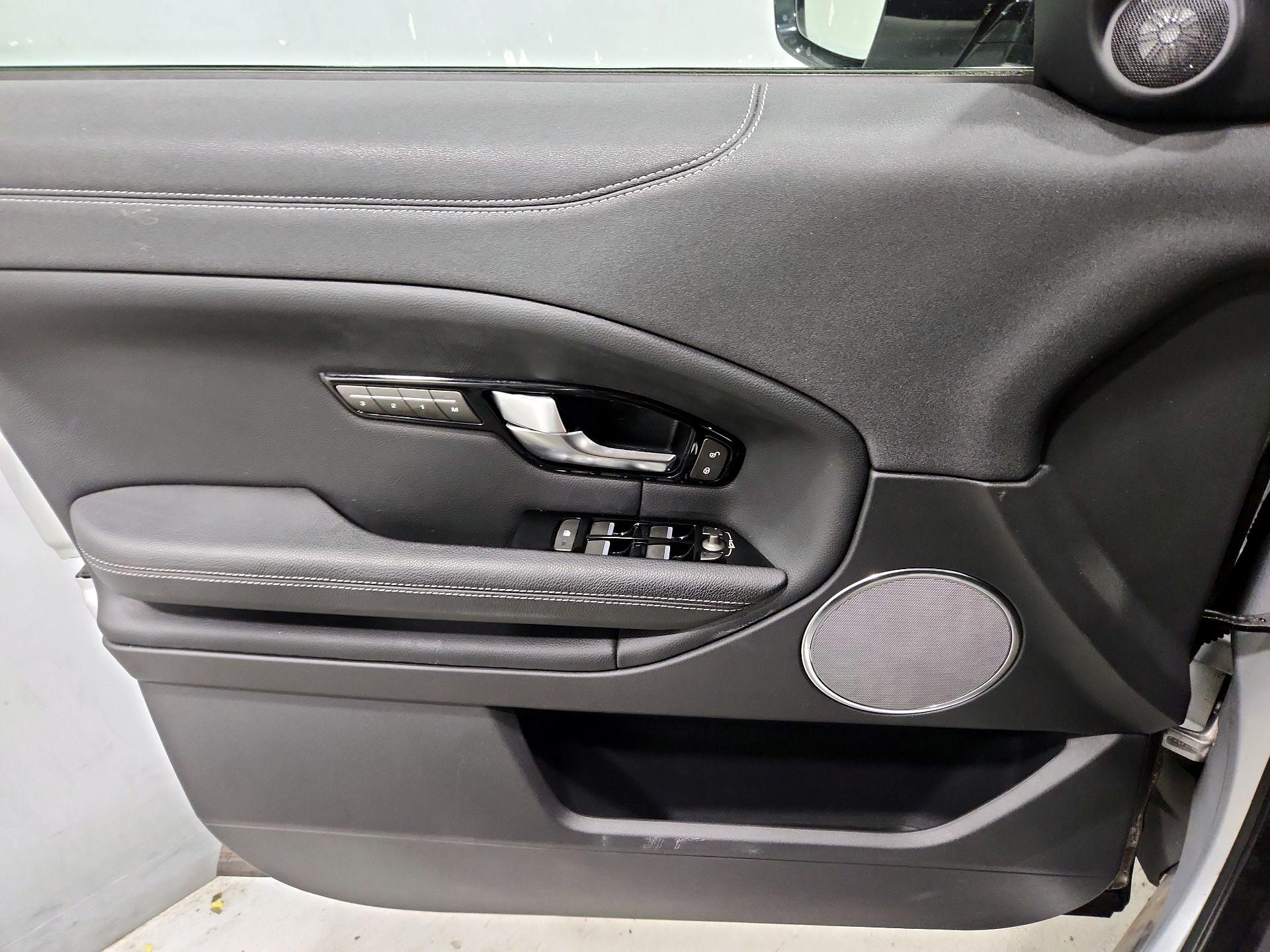 Thumbnail: 2019 Land Rover Range Rover Evoque - 12