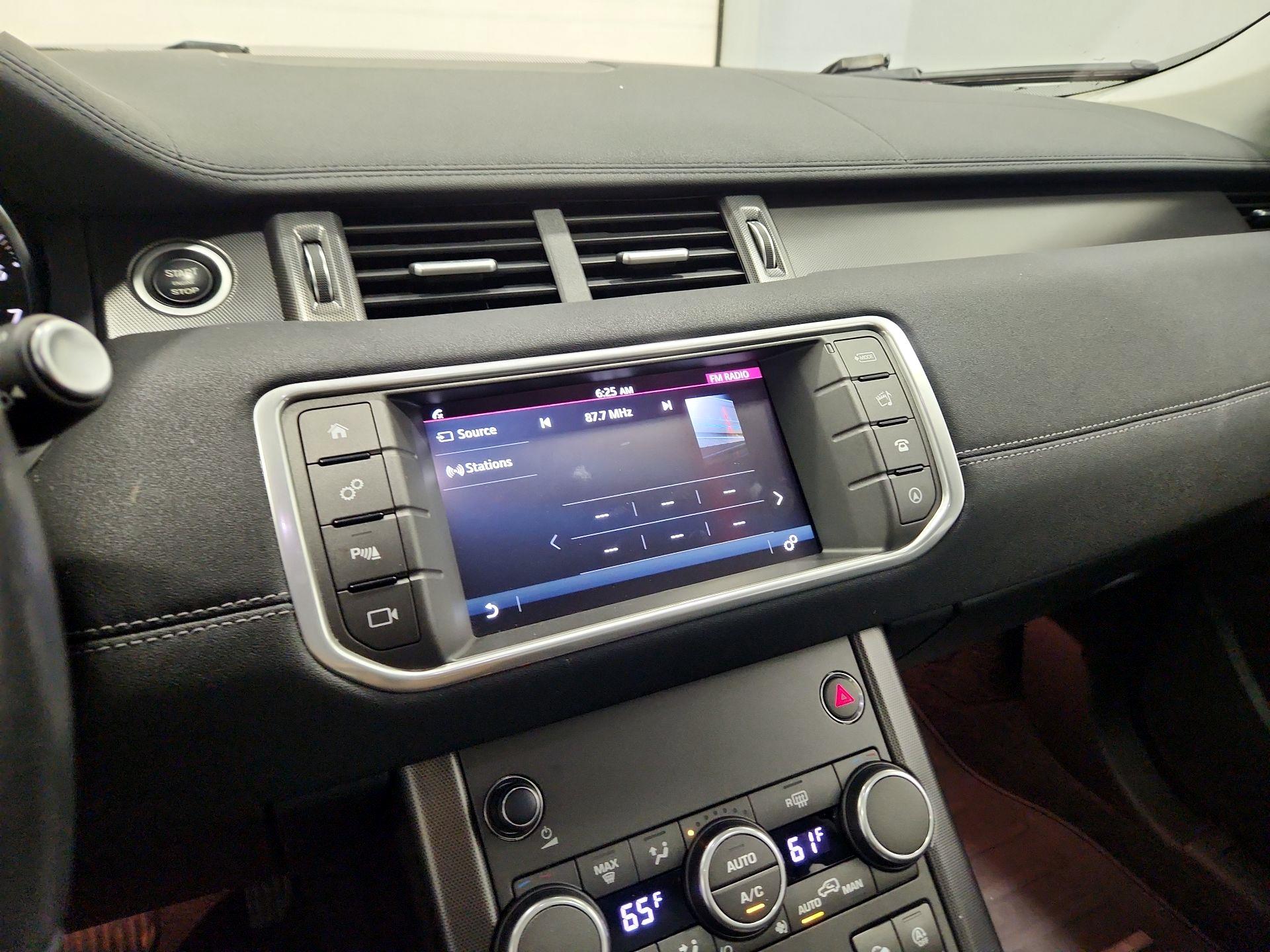 Thumbnail: 2019 Land Rover Range Rover Evoque - 16