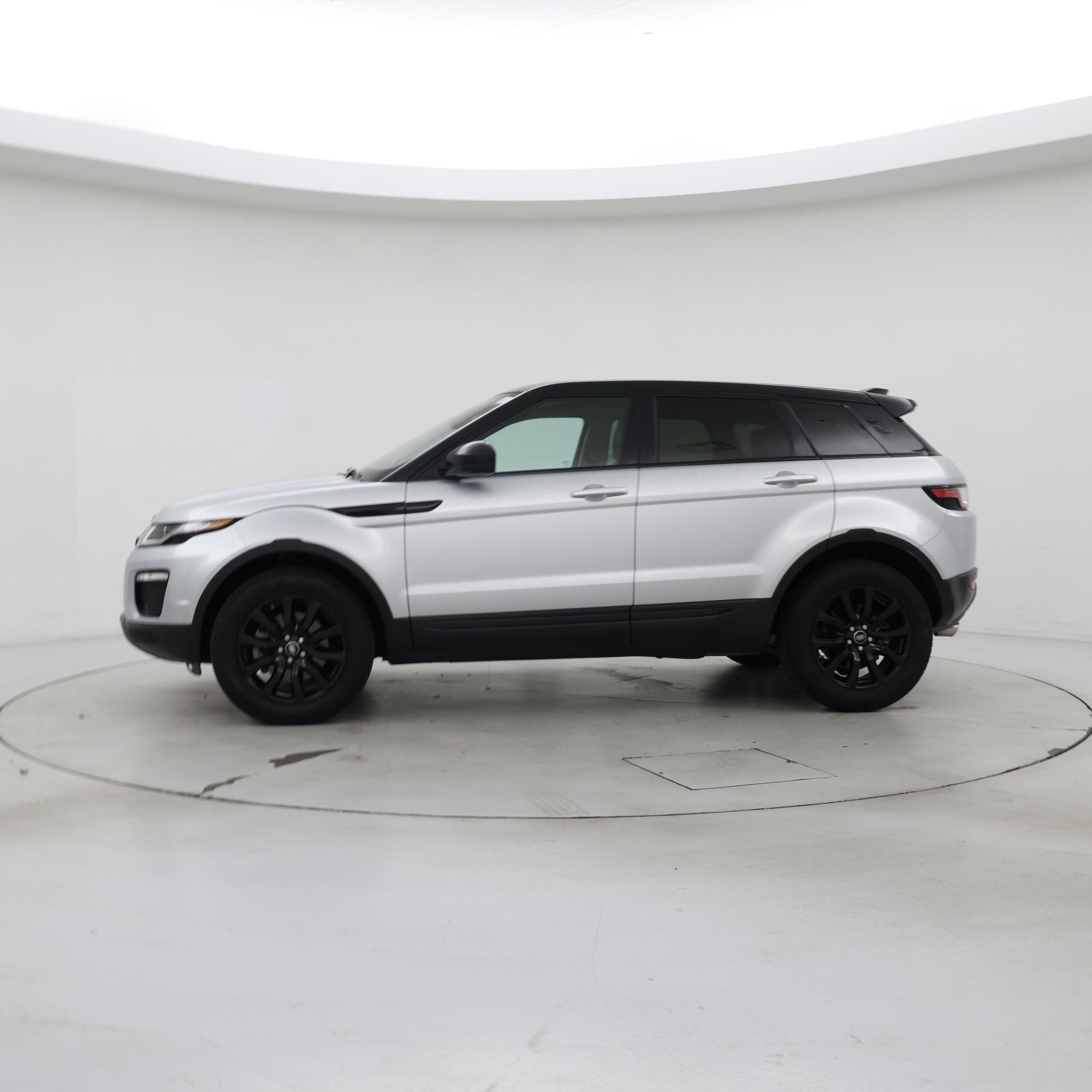 Thumbnail: 2019 Land Rover Range Rover Evoque - 3