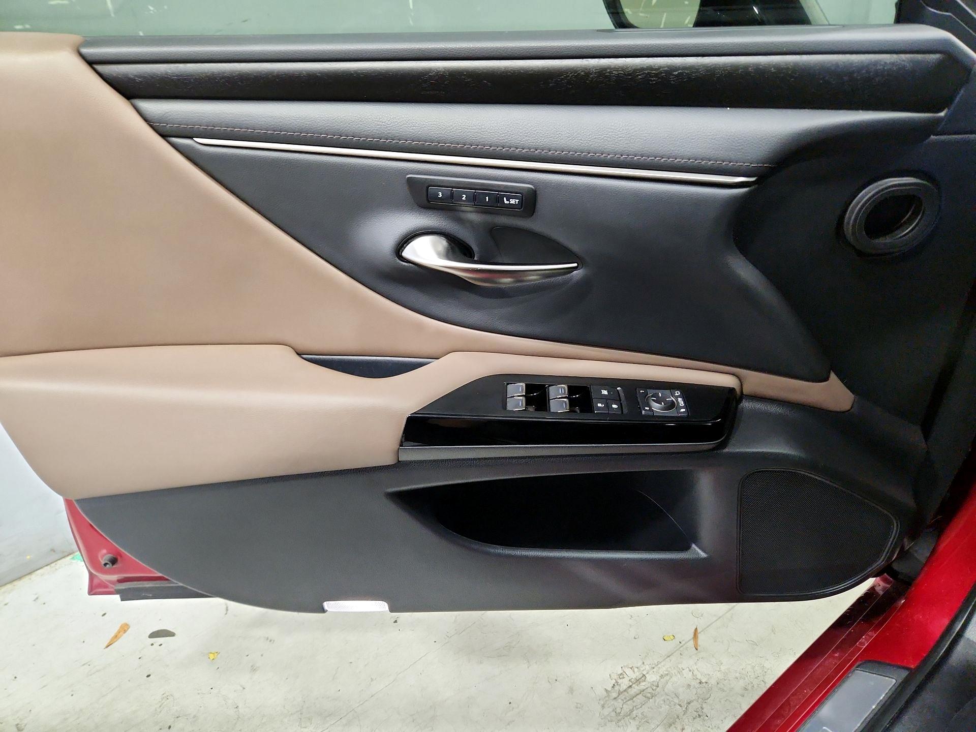 Thumbnail: 2022 Lexus ES - 12