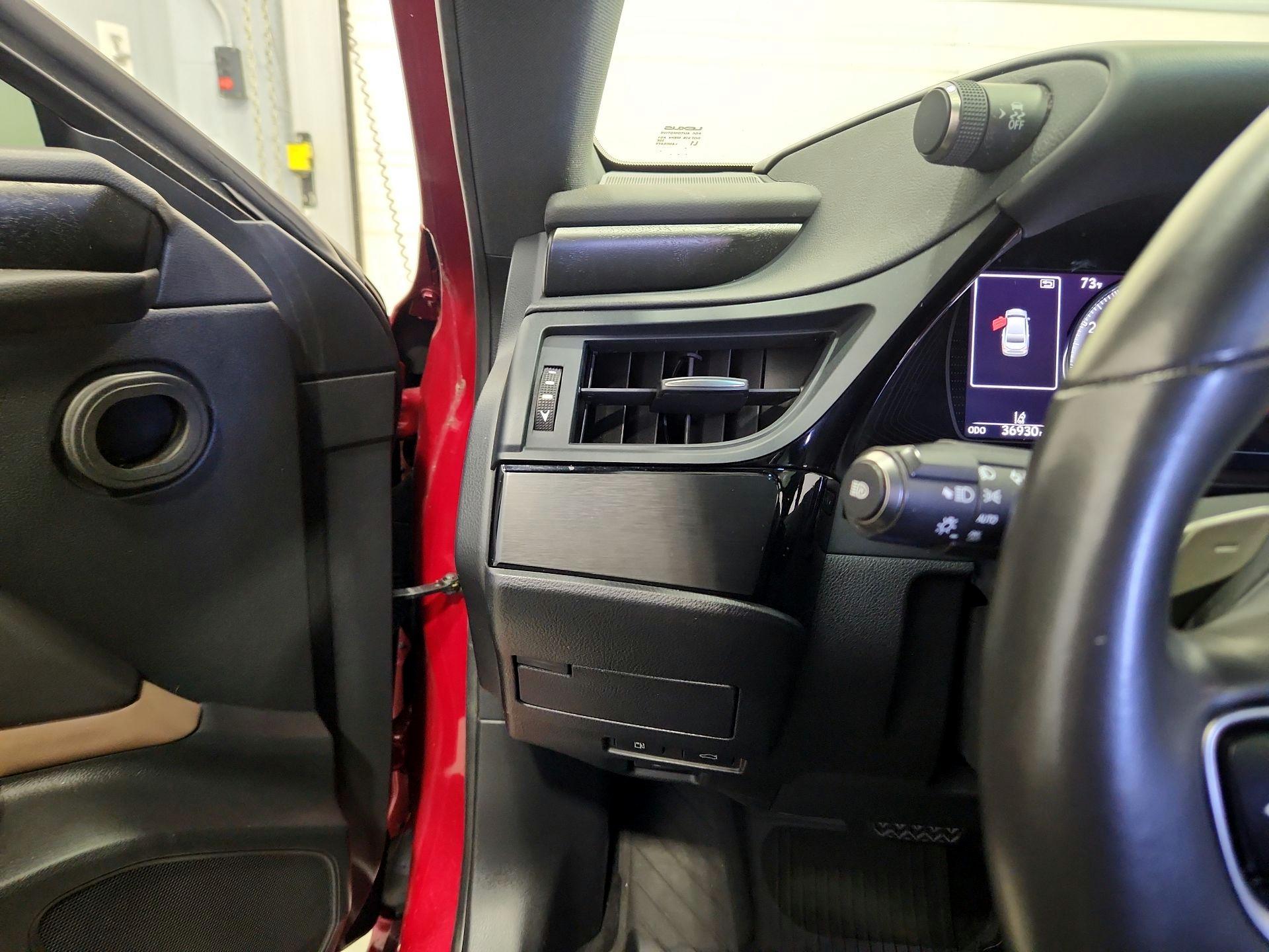 Thumbnail: 2022 Lexus ES - 13