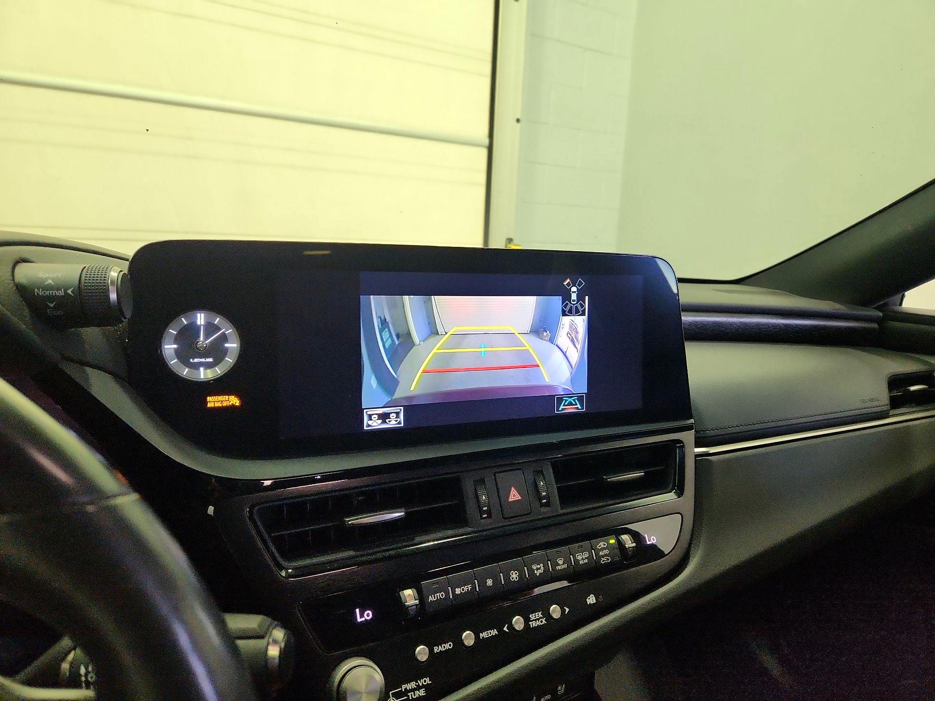 Thumbnail: 2022 Lexus ES - 15