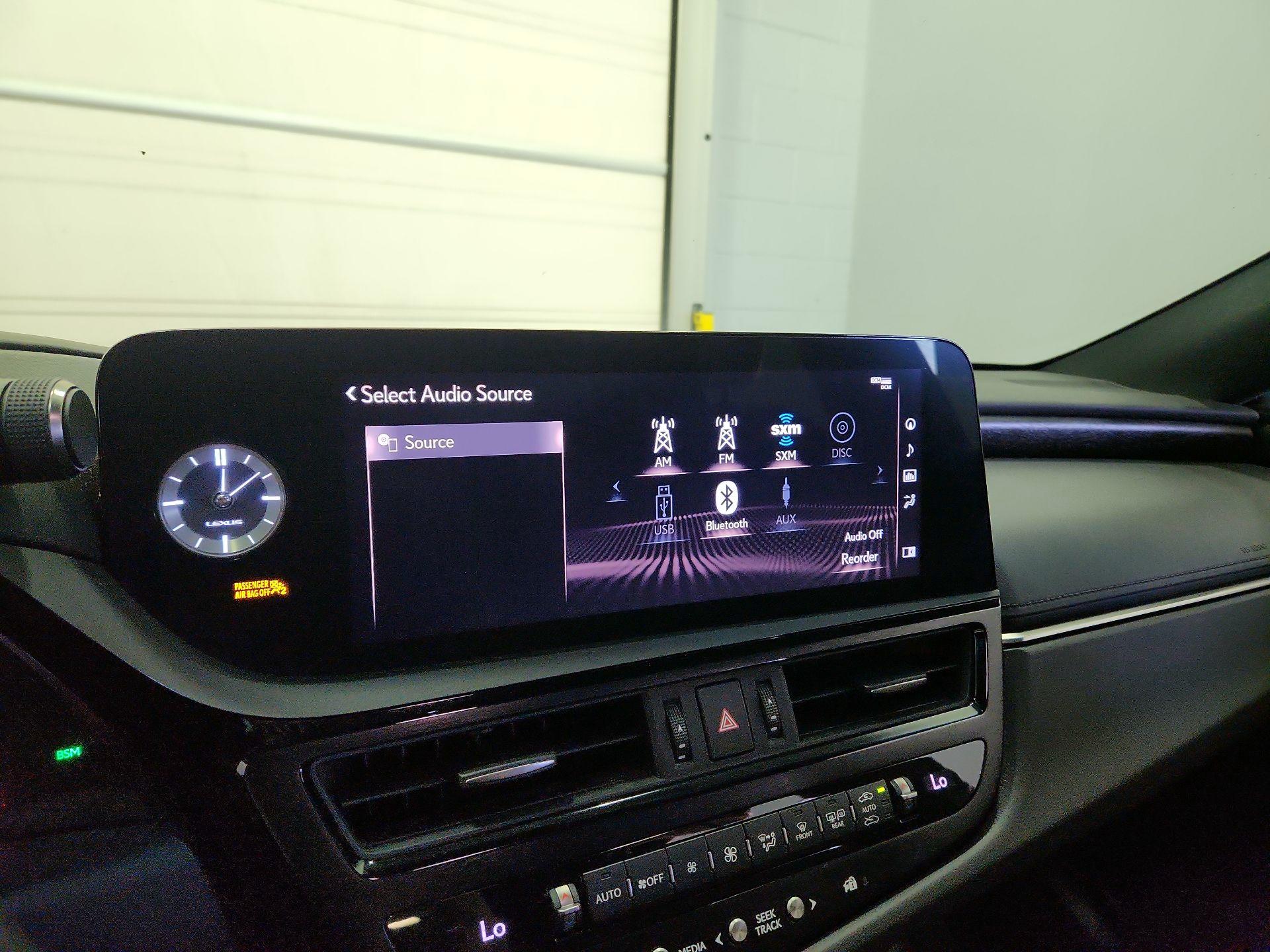 Thumbnail: 2022 Lexus ES - 16