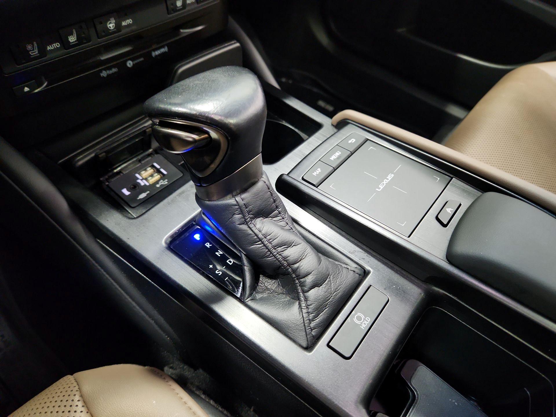 Thumbnail: 2022 Lexus ES - 18