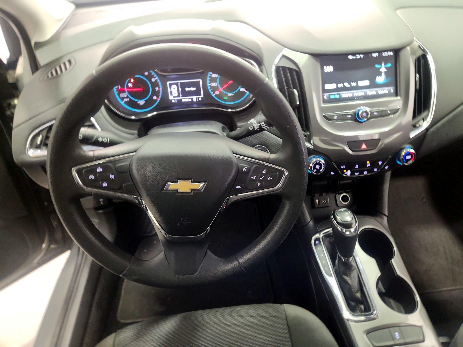 Thumbnail: 2018 Chevrolet Cruze - 9