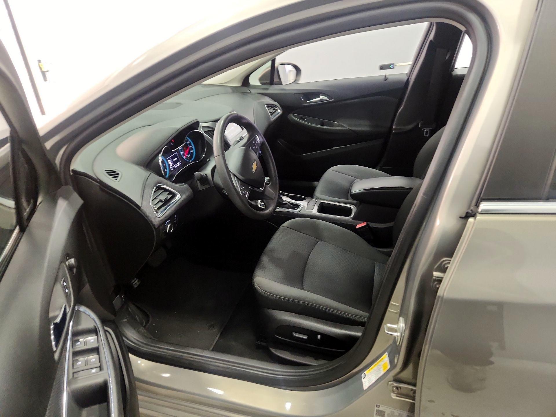 Thumbnail: 2018 Chevrolet Cruze - 11