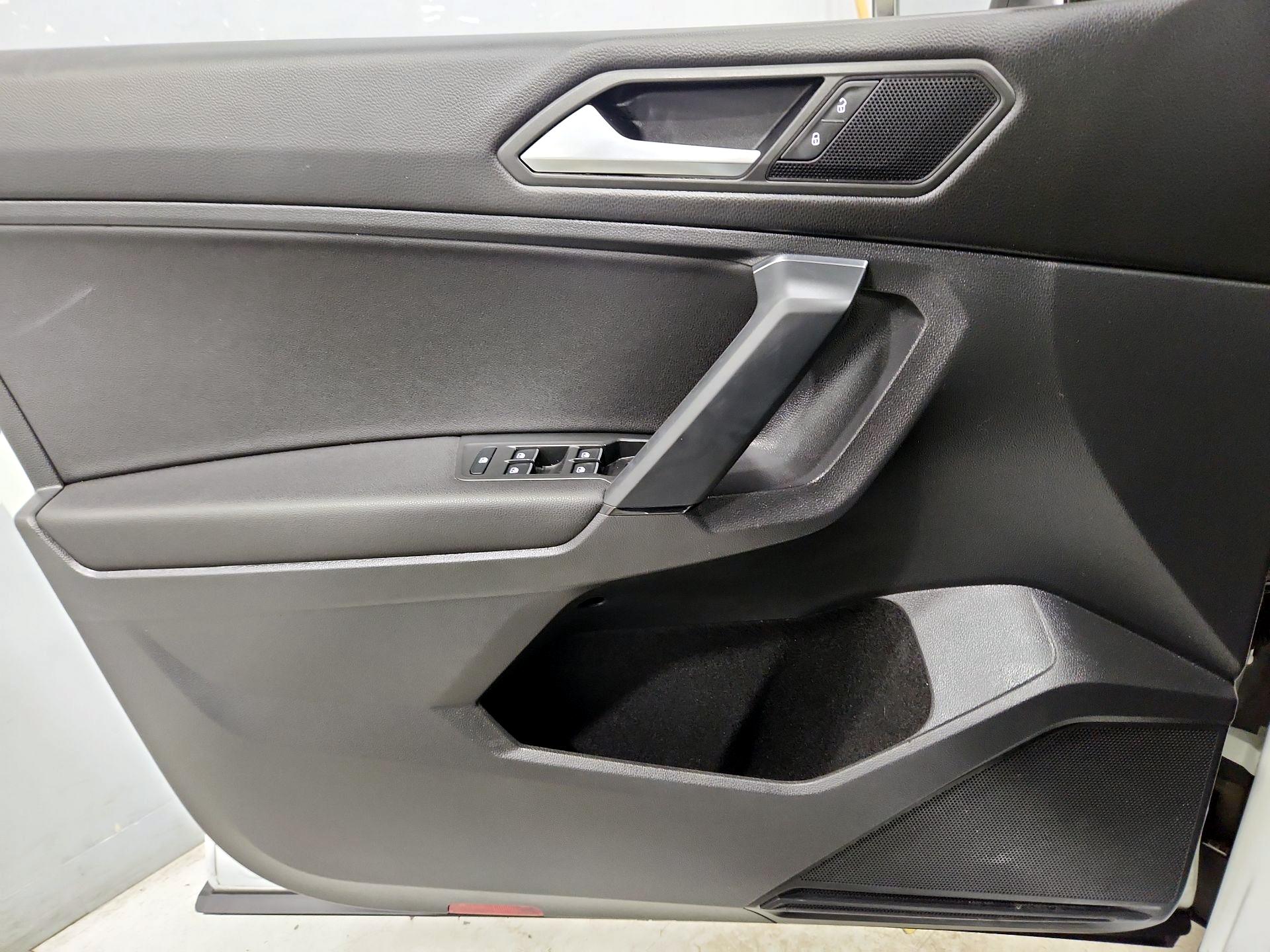 Thumbnail: 2019 Volkswagen Tiguan - 12