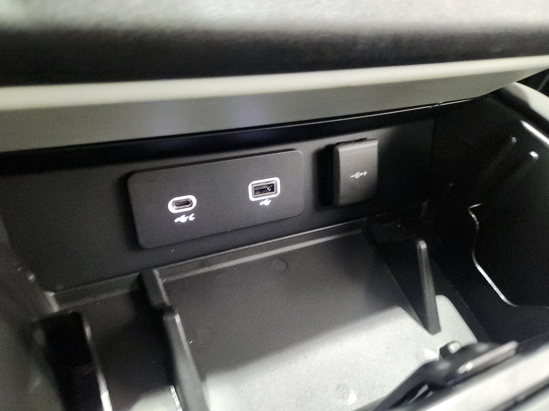 Thumbnail: 2024 Land Rover Defender - 19