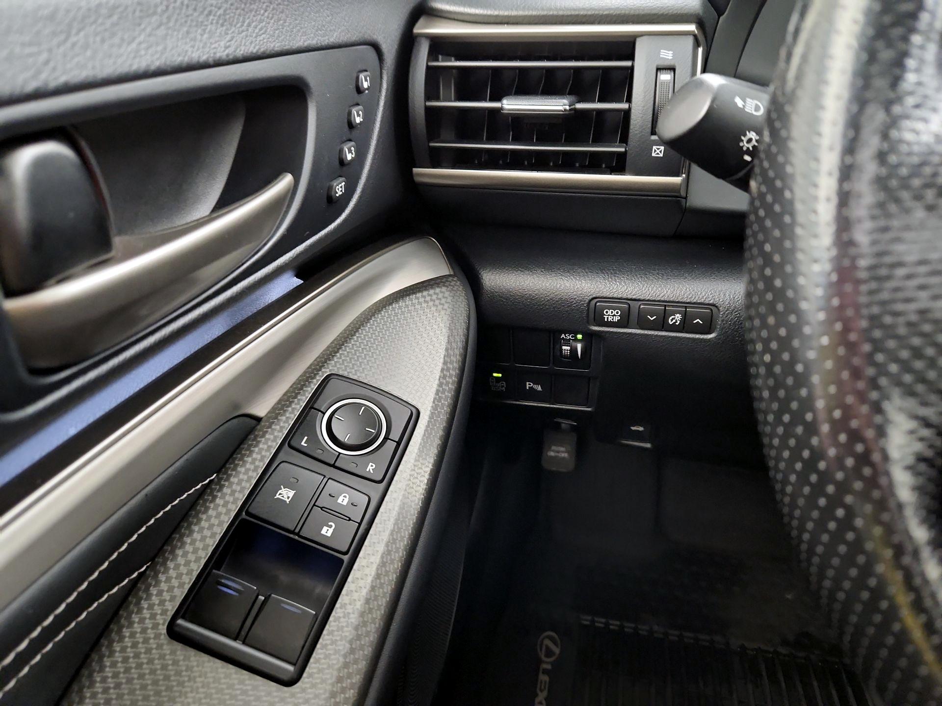 Thumbnail: 2016 Lexus RC - 11