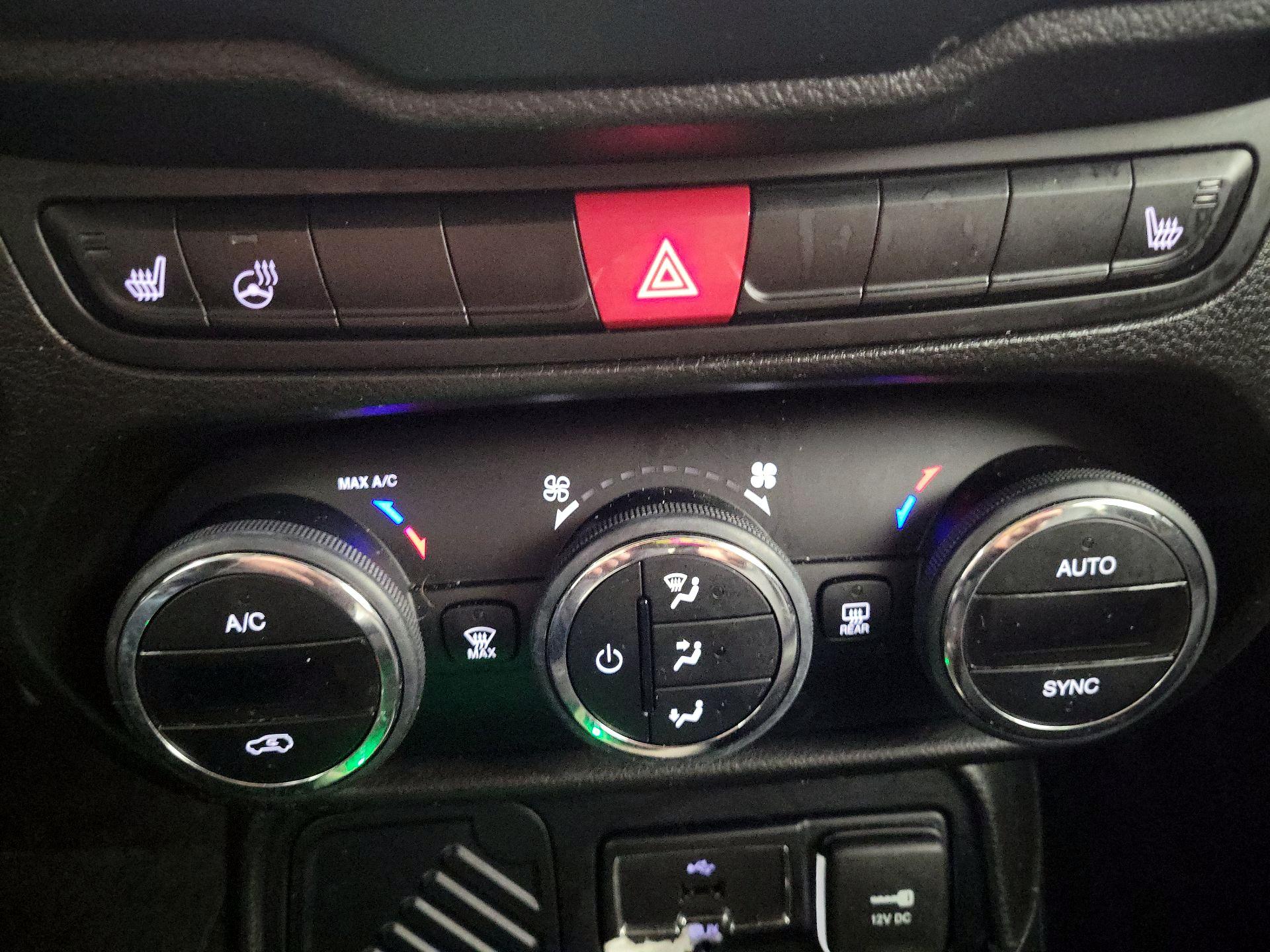 Thumbnail: 2016 Jeep Renegade - 14