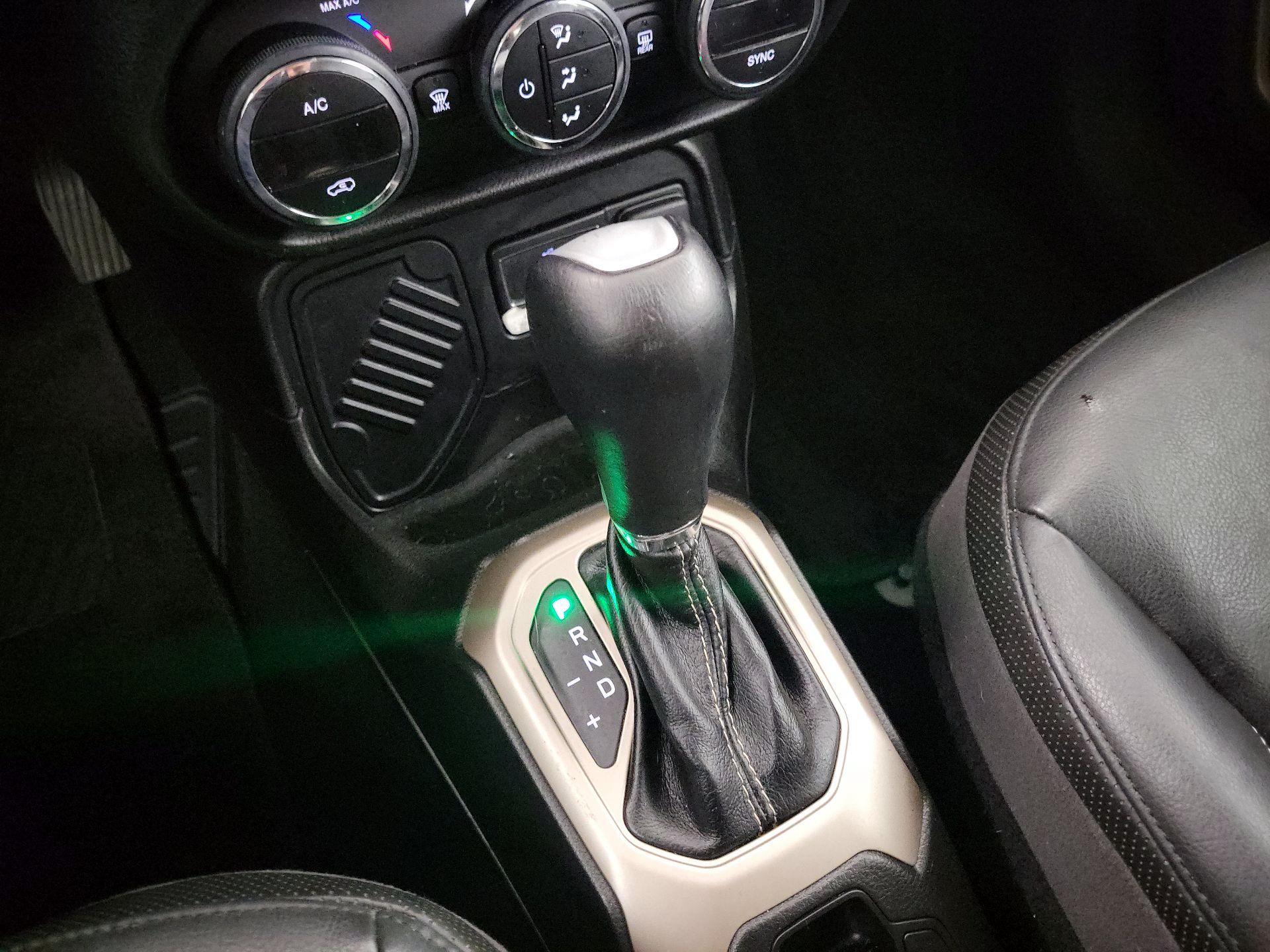 Thumbnail: 2016 Jeep Renegade - 15