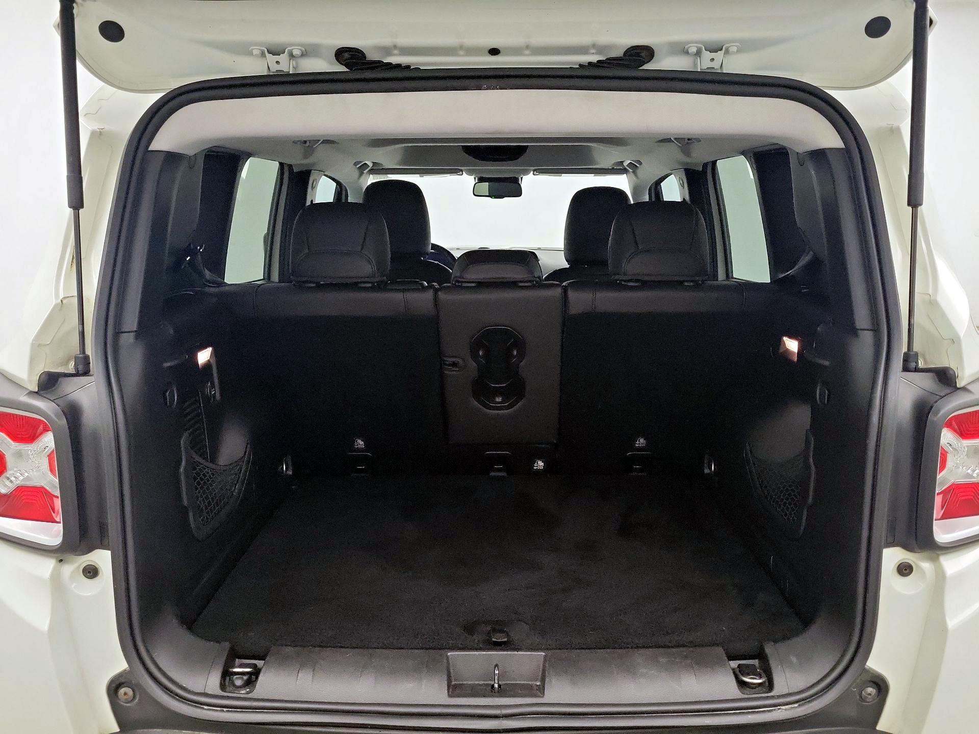 Thumbnail: 2016 Jeep Renegade - 18