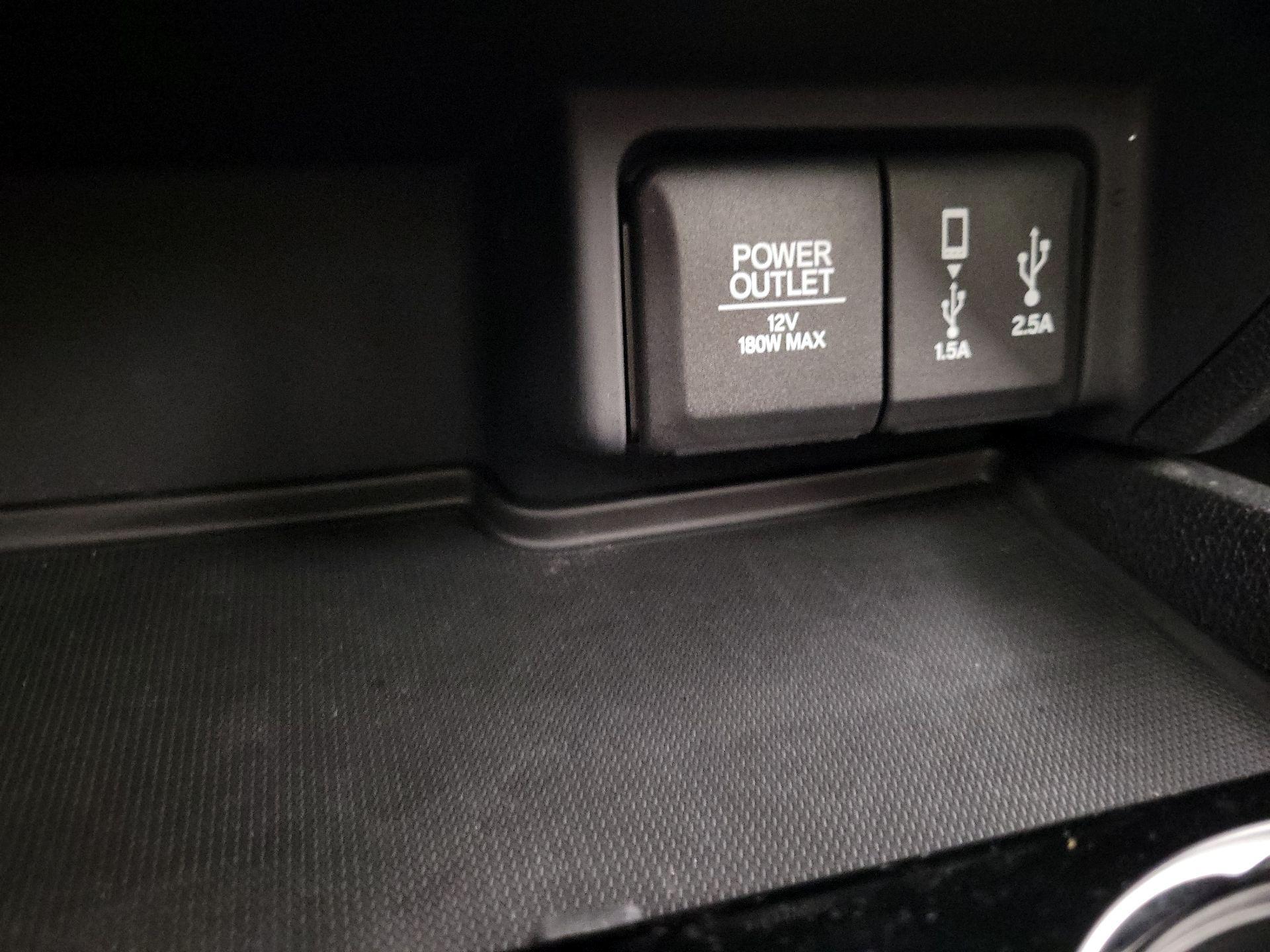 Thumbnail: 2017 Honda Pilot - 17