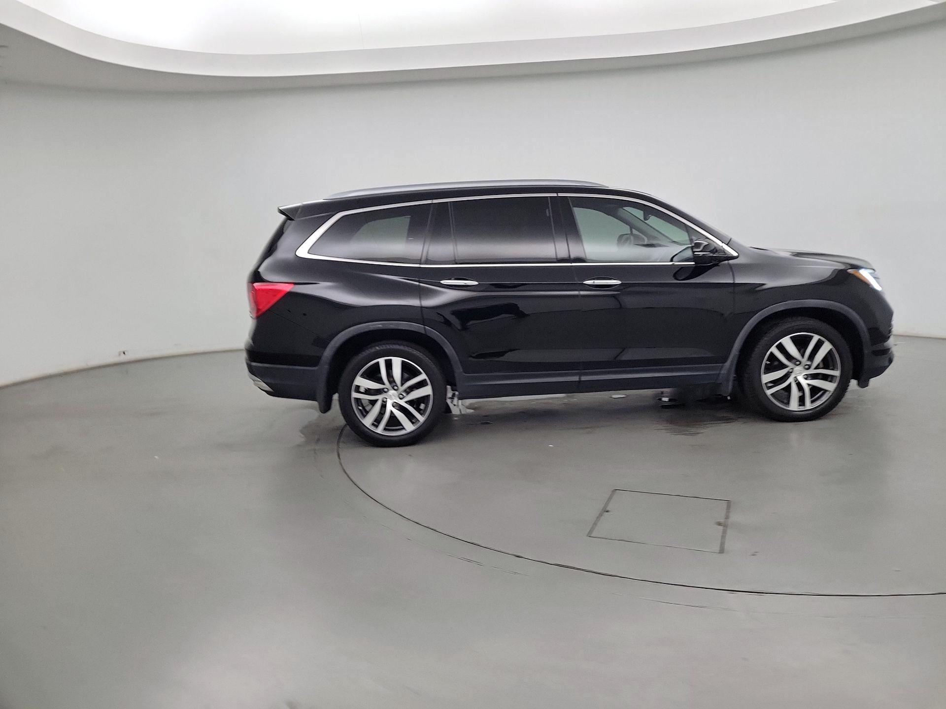 Thumbnail: 2017 Honda Pilot - 4