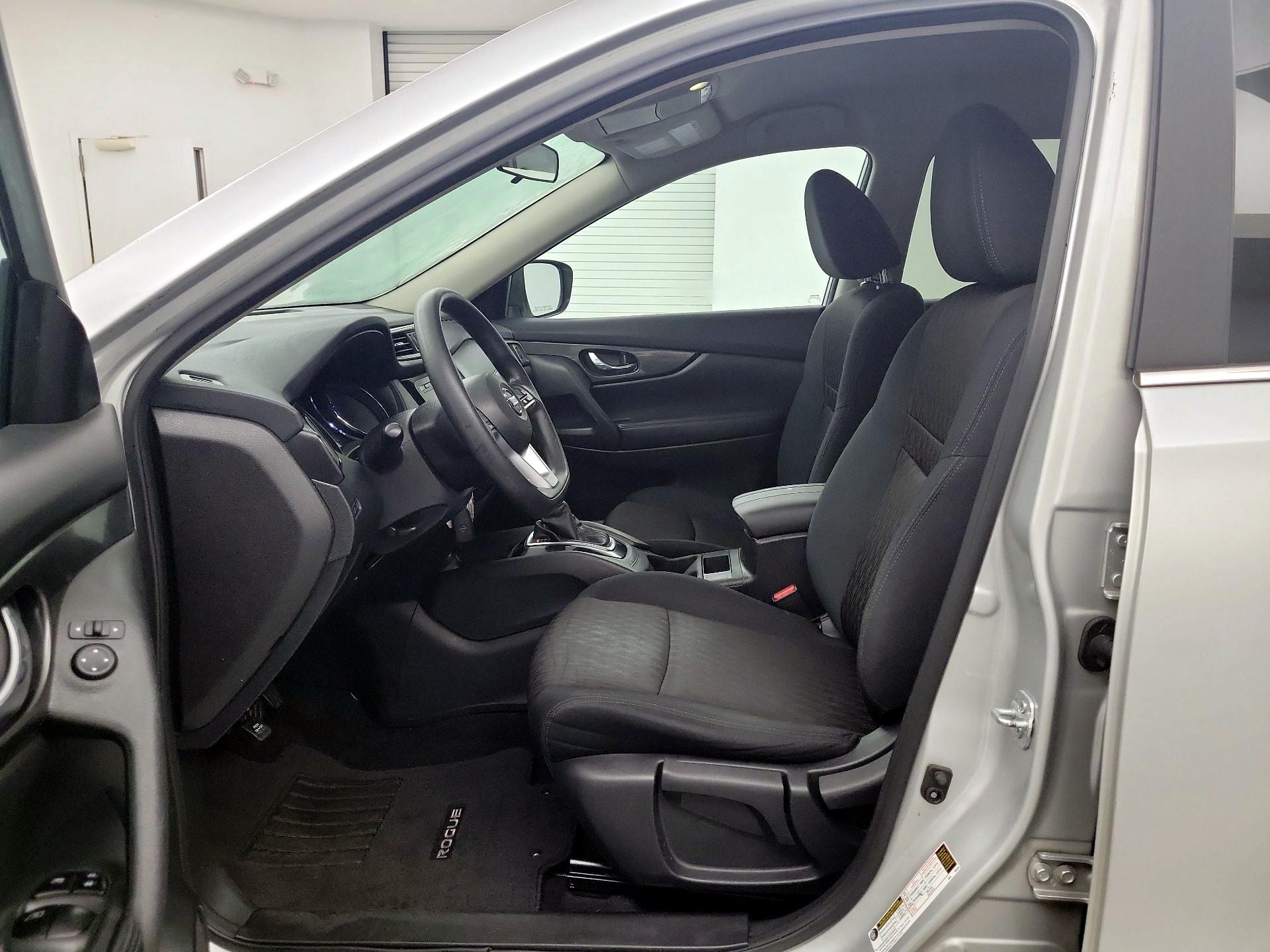 Thumbnail: 2017 Nissan Rogue - 9