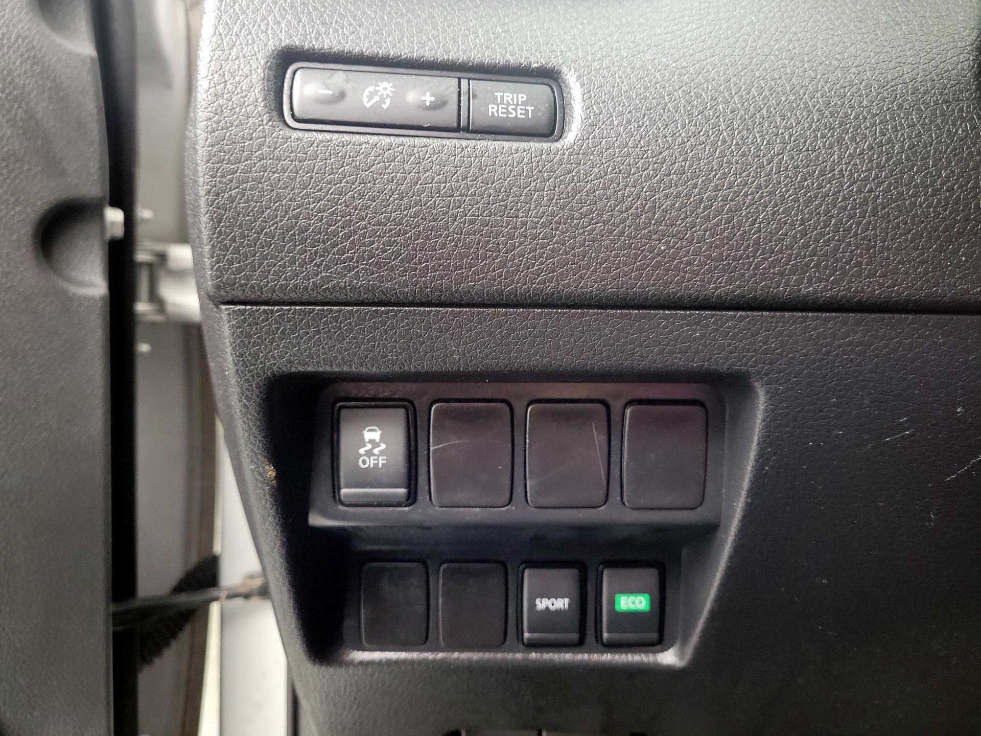 Thumbnail: 2017 Nissan Rogue - 11