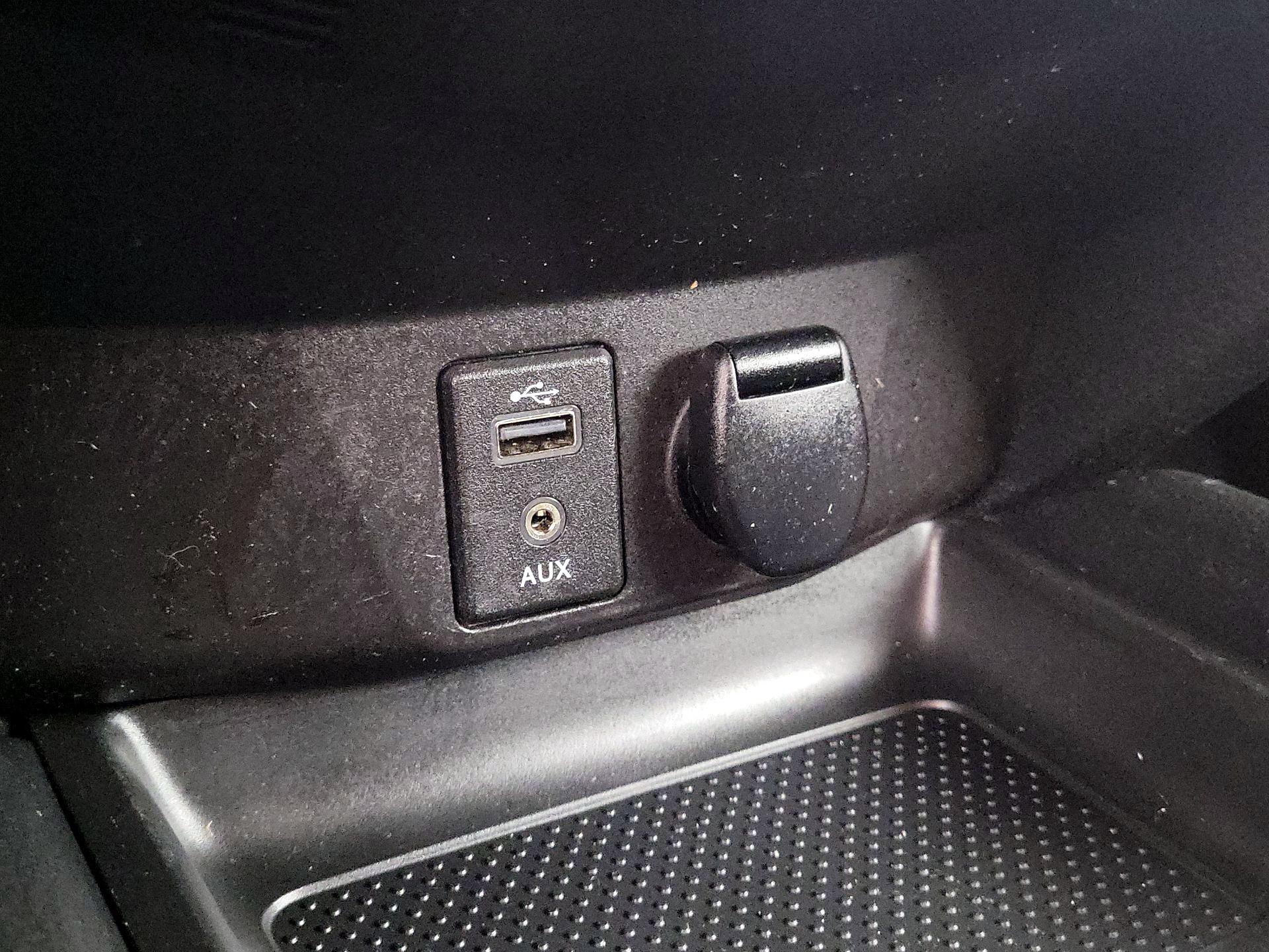 Thumbnail: 2017 Nissan Rogue - 16