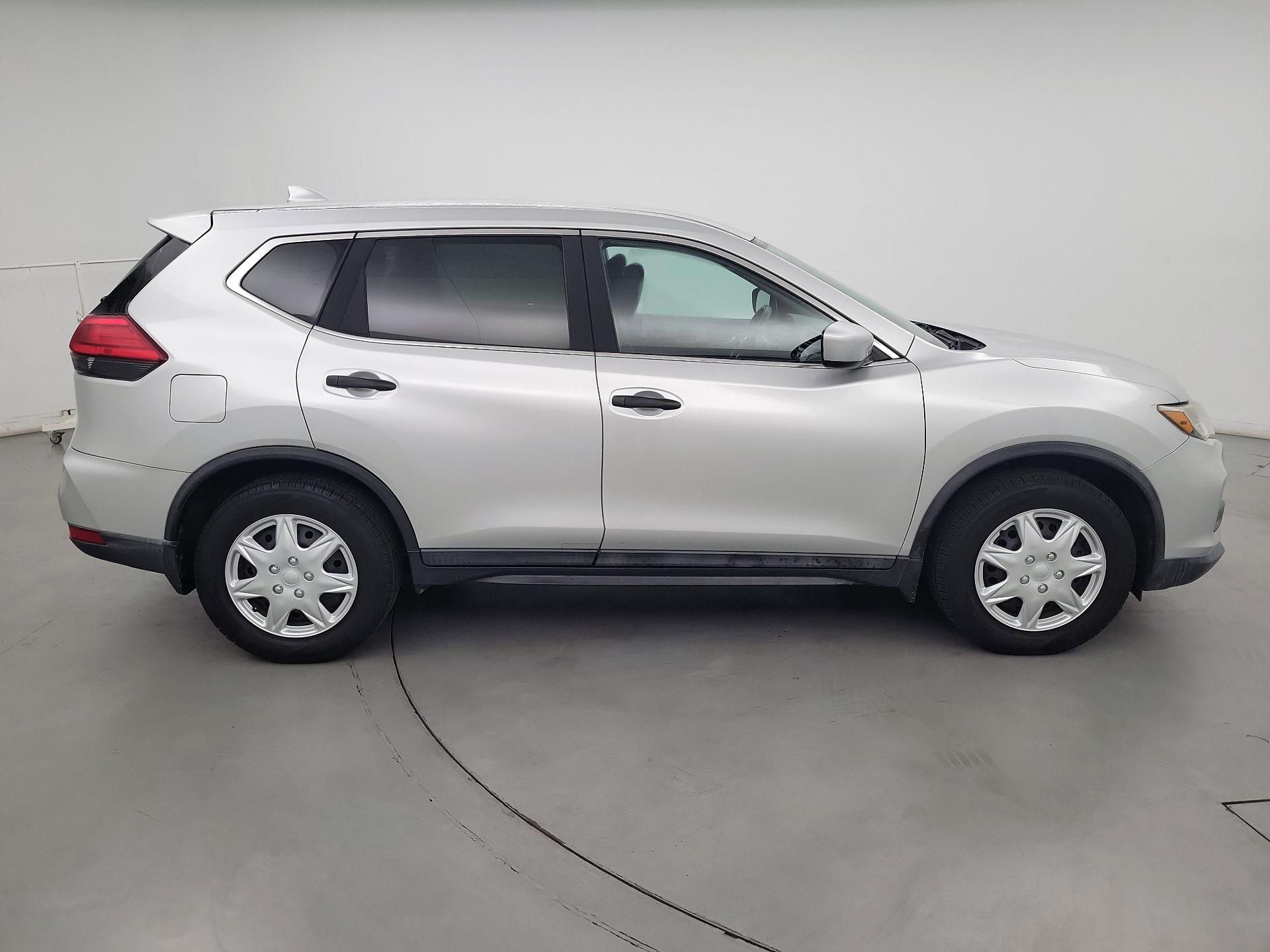 Thumbnail: 2017 Nissan Rogue - 4