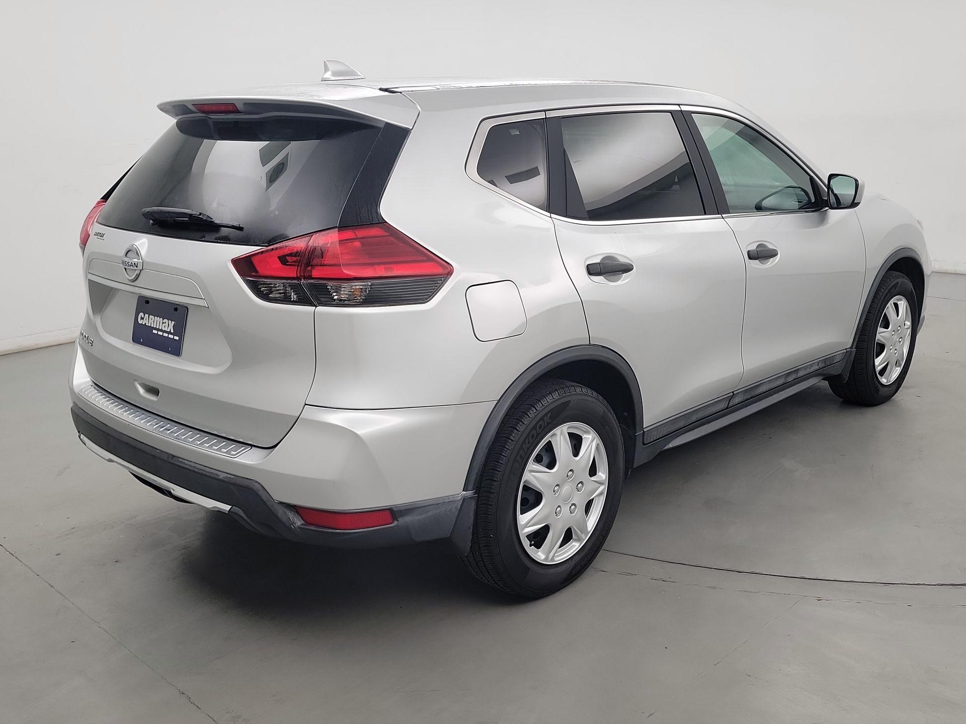 Thumbnail: 2017 Nissan Rogue - 5