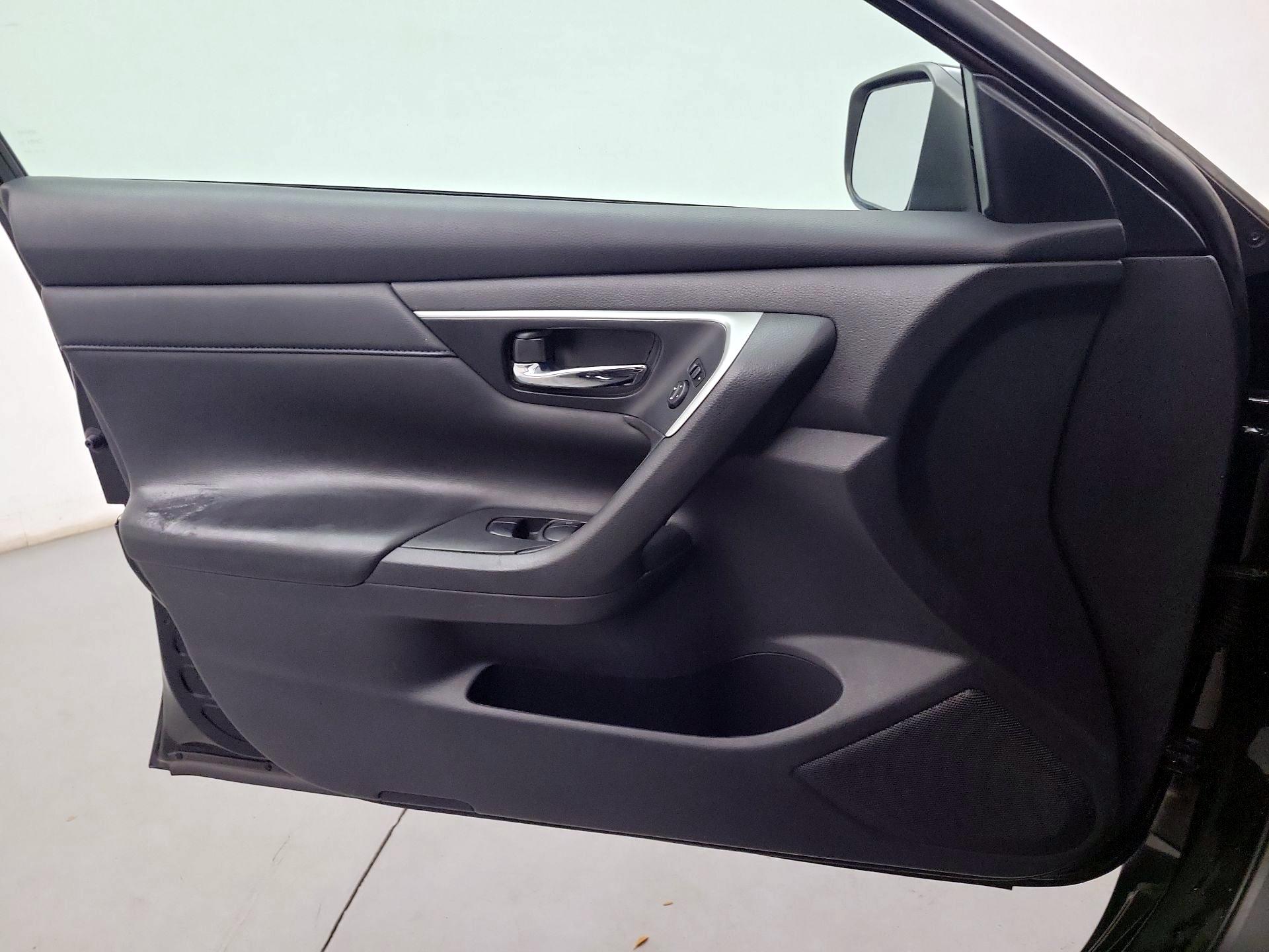 Thumbnail: 2018 Nissan Altima - 10