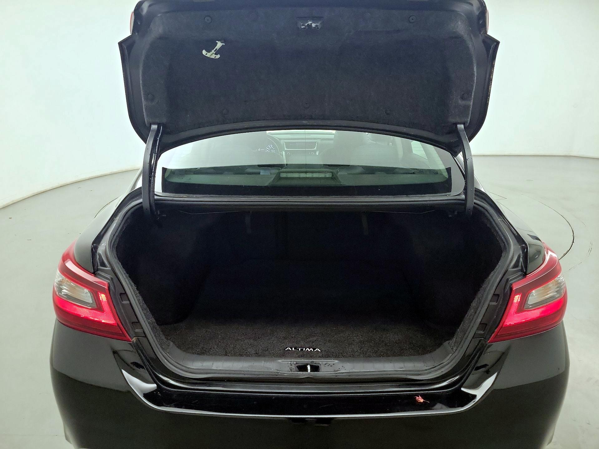 Thumbnail: 2018 Nissan Altima - 19