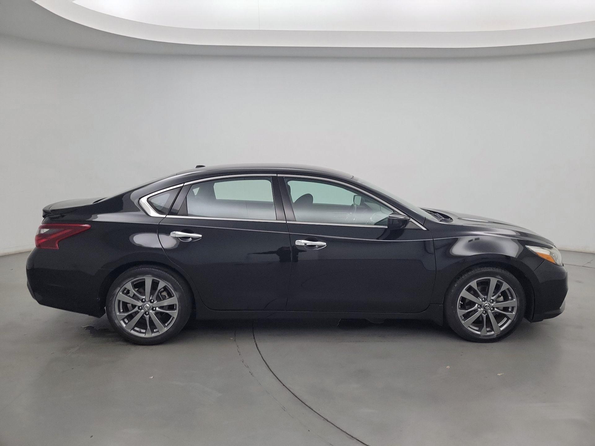 Thumbnail: 2018 Nissan Altima - 4