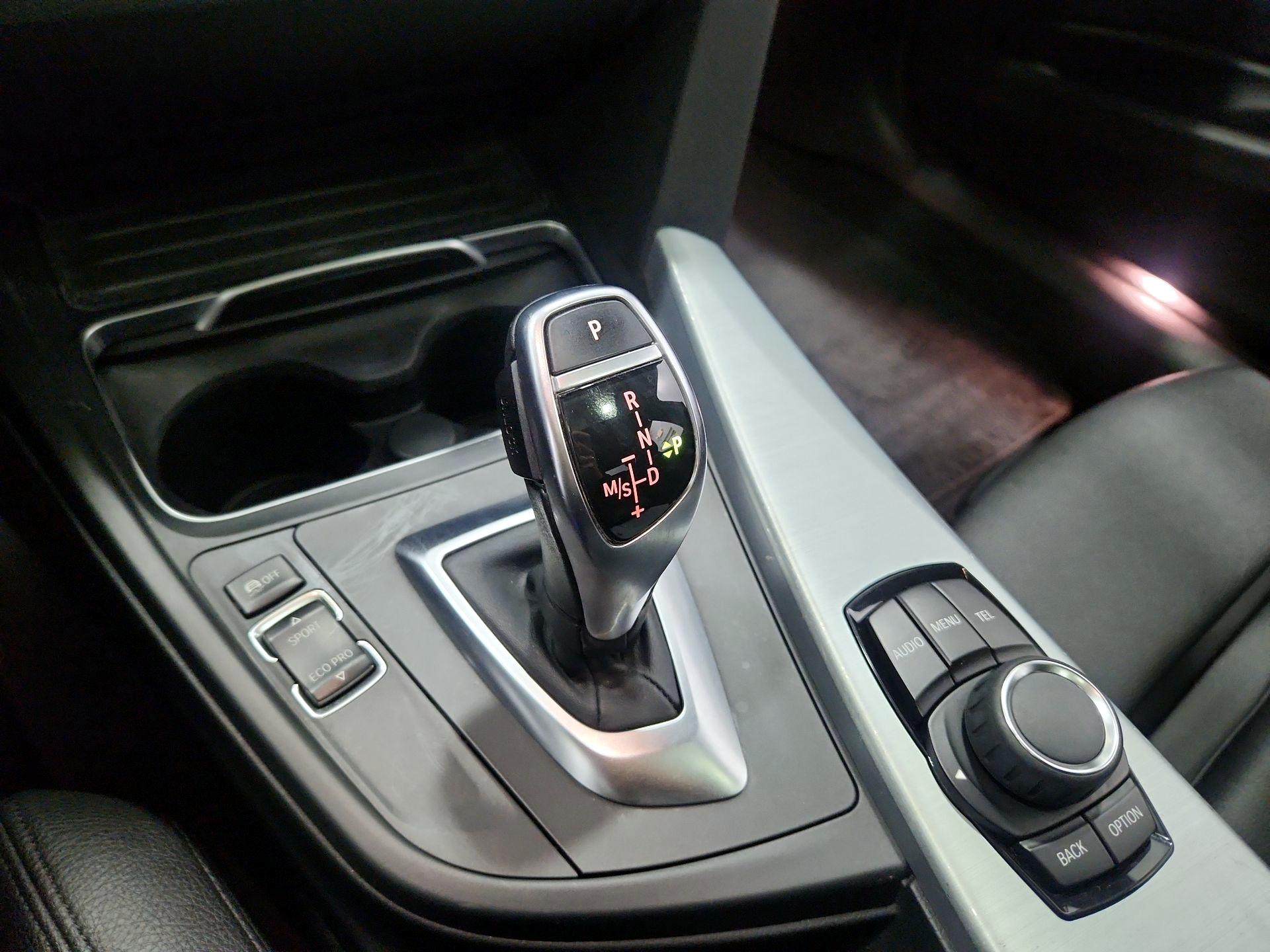 Thumbnail: 2016 BMW 3 Series - 16