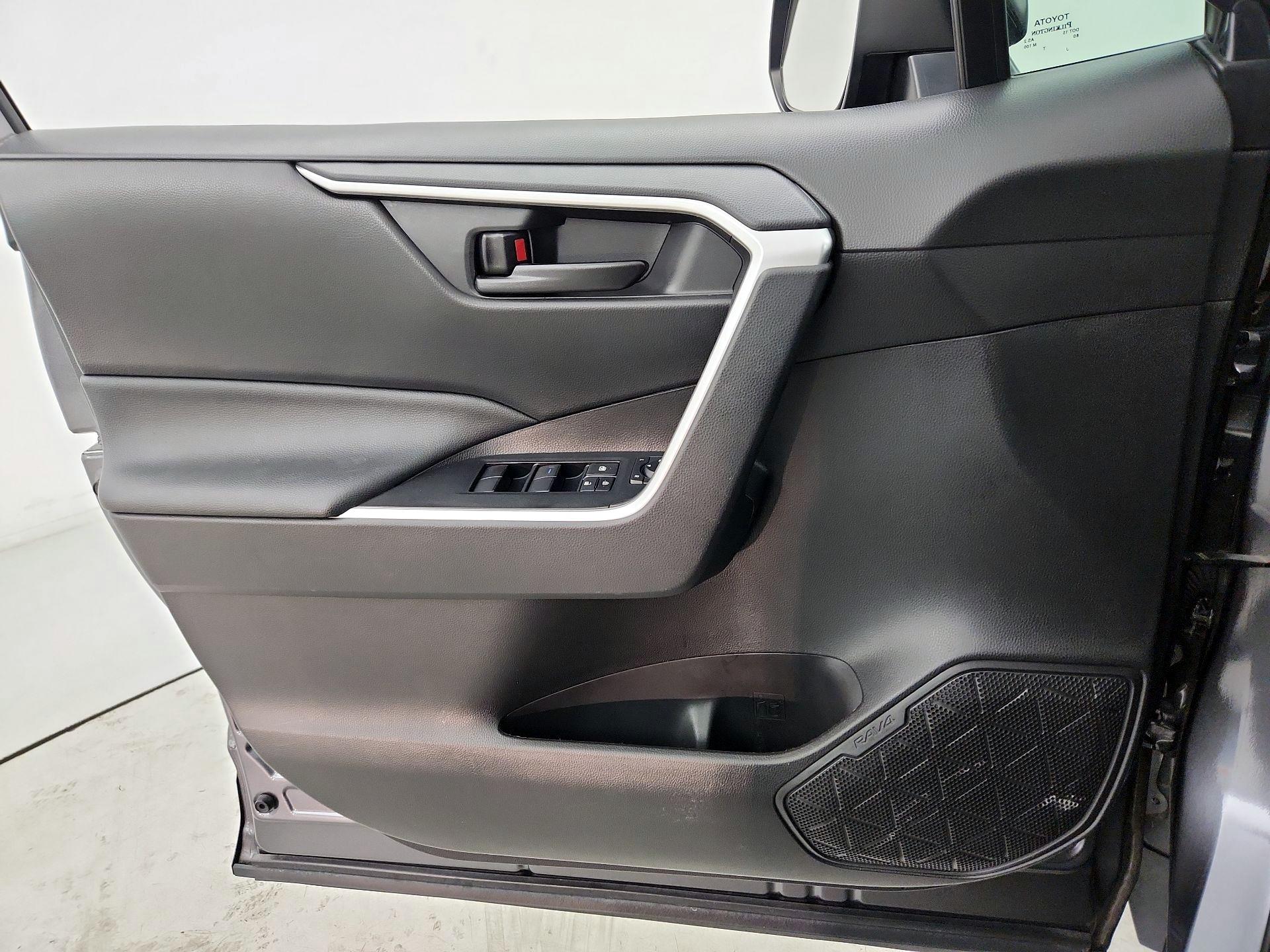 Thumbnail: 2022 Toyota RAV4 - 12