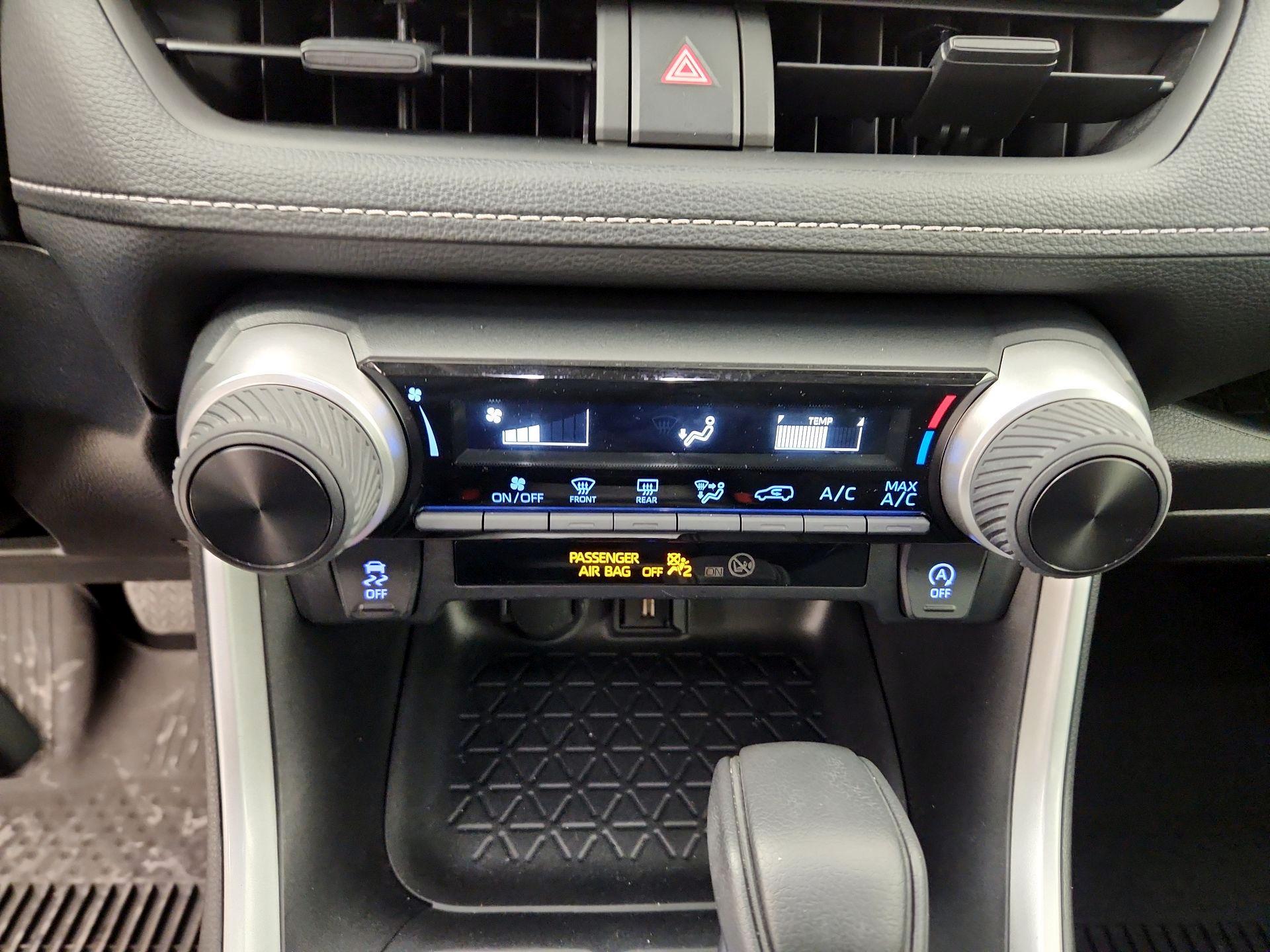 Thumbnail: 2022 Toyota RAV4 - 16