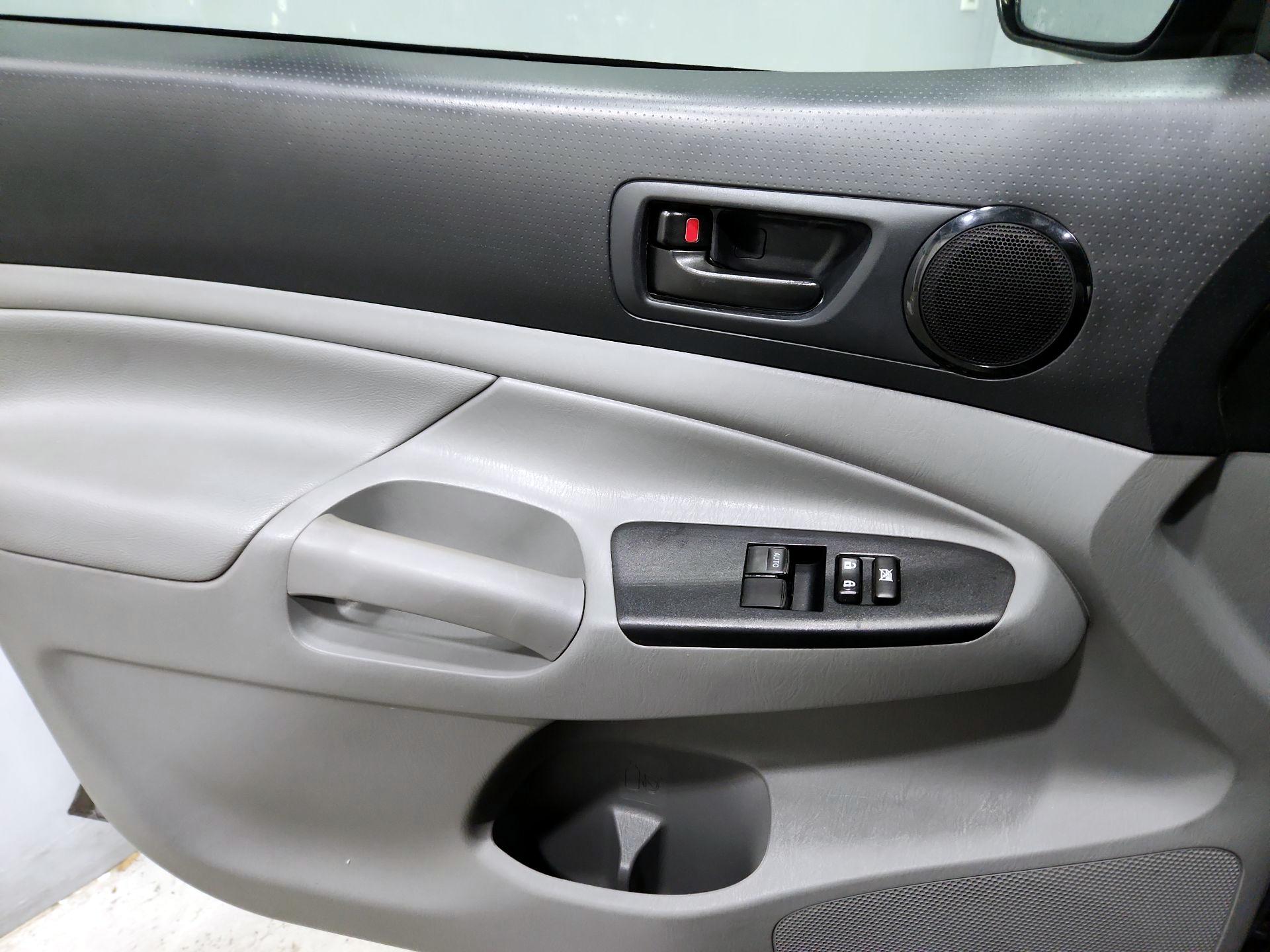 Thumbnail: 2014 Toyota Tacoma - 12