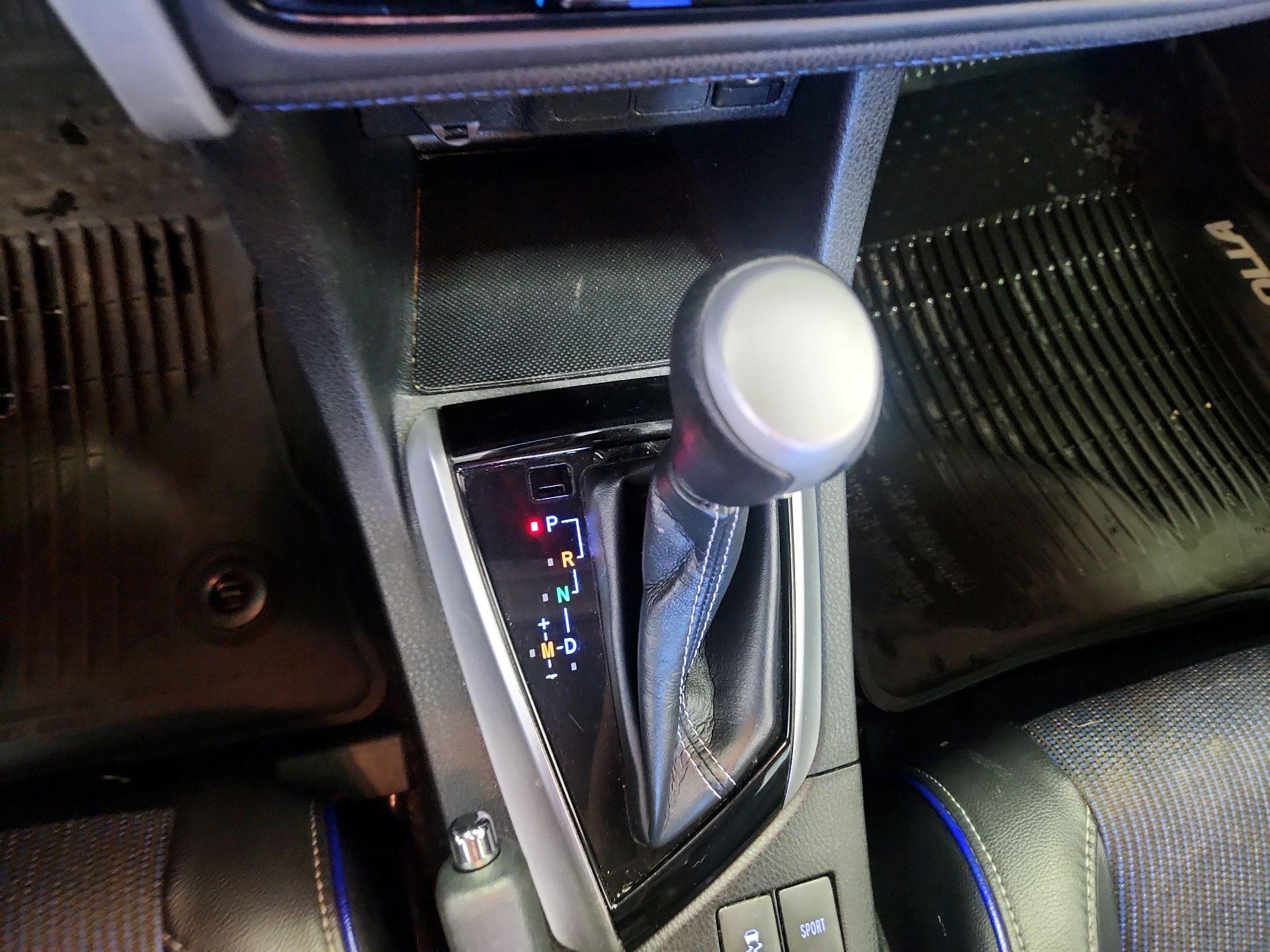 Thumbnail: 2018 Toyota Corolla - 17