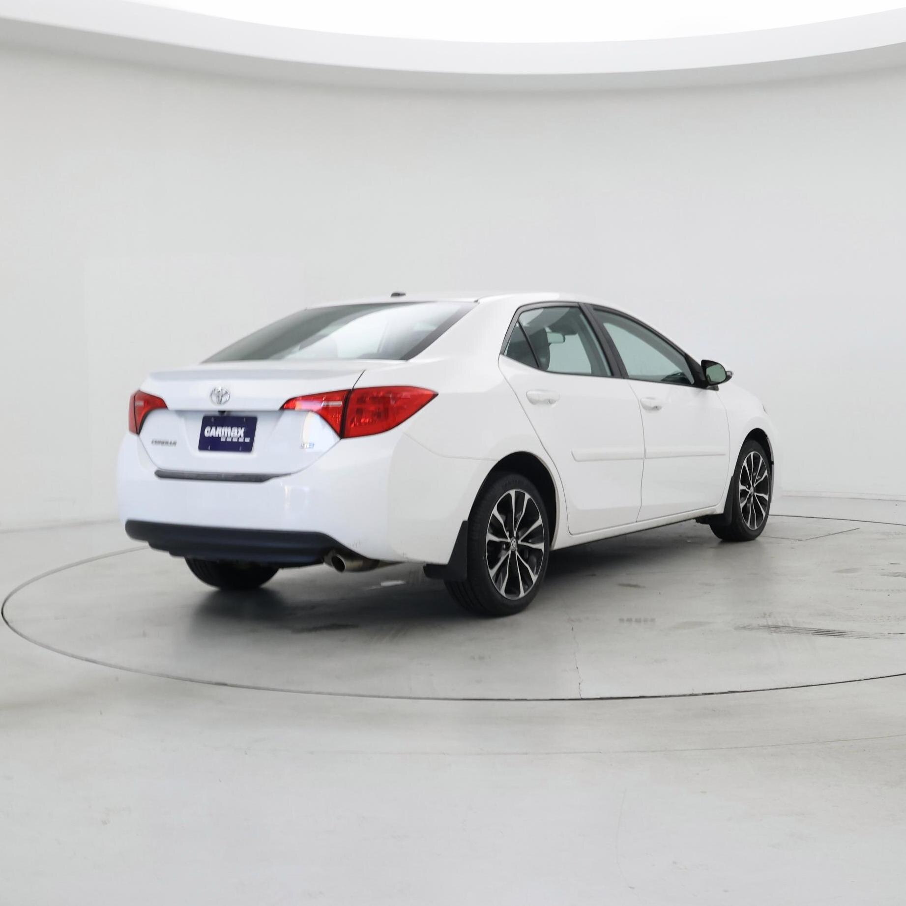 Thumbnail: 2018 Toyota Corolla - 8