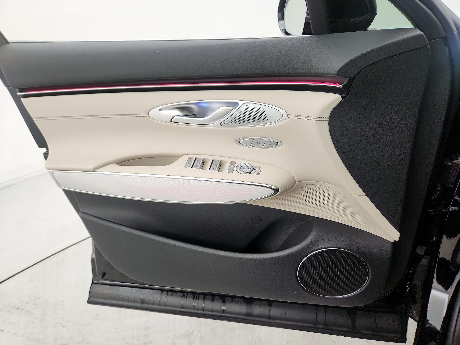 Thumbnail: 2026 Genesis GV70 - 12