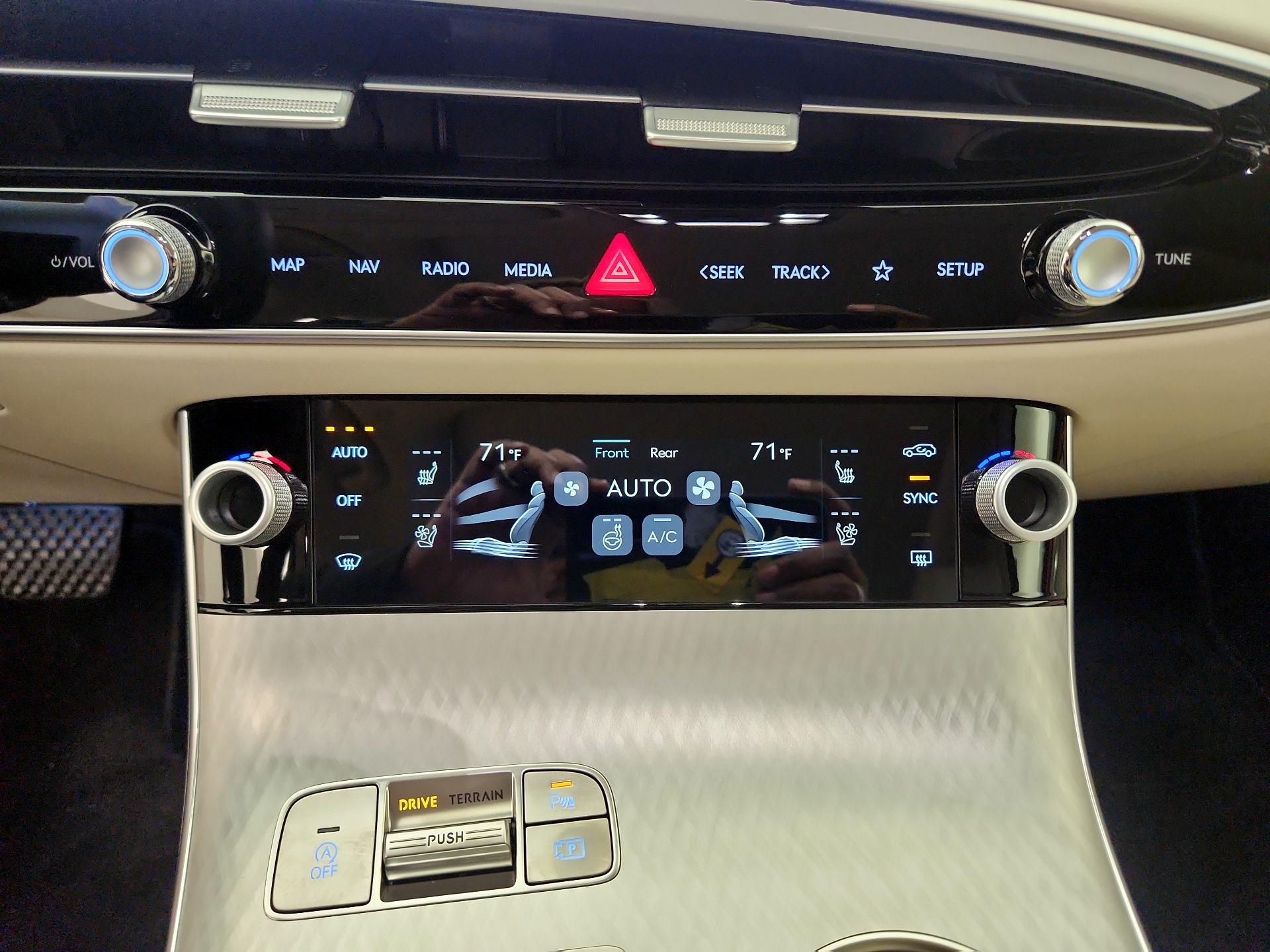 Thumbnail: 2026 Genesis GV70 - 15